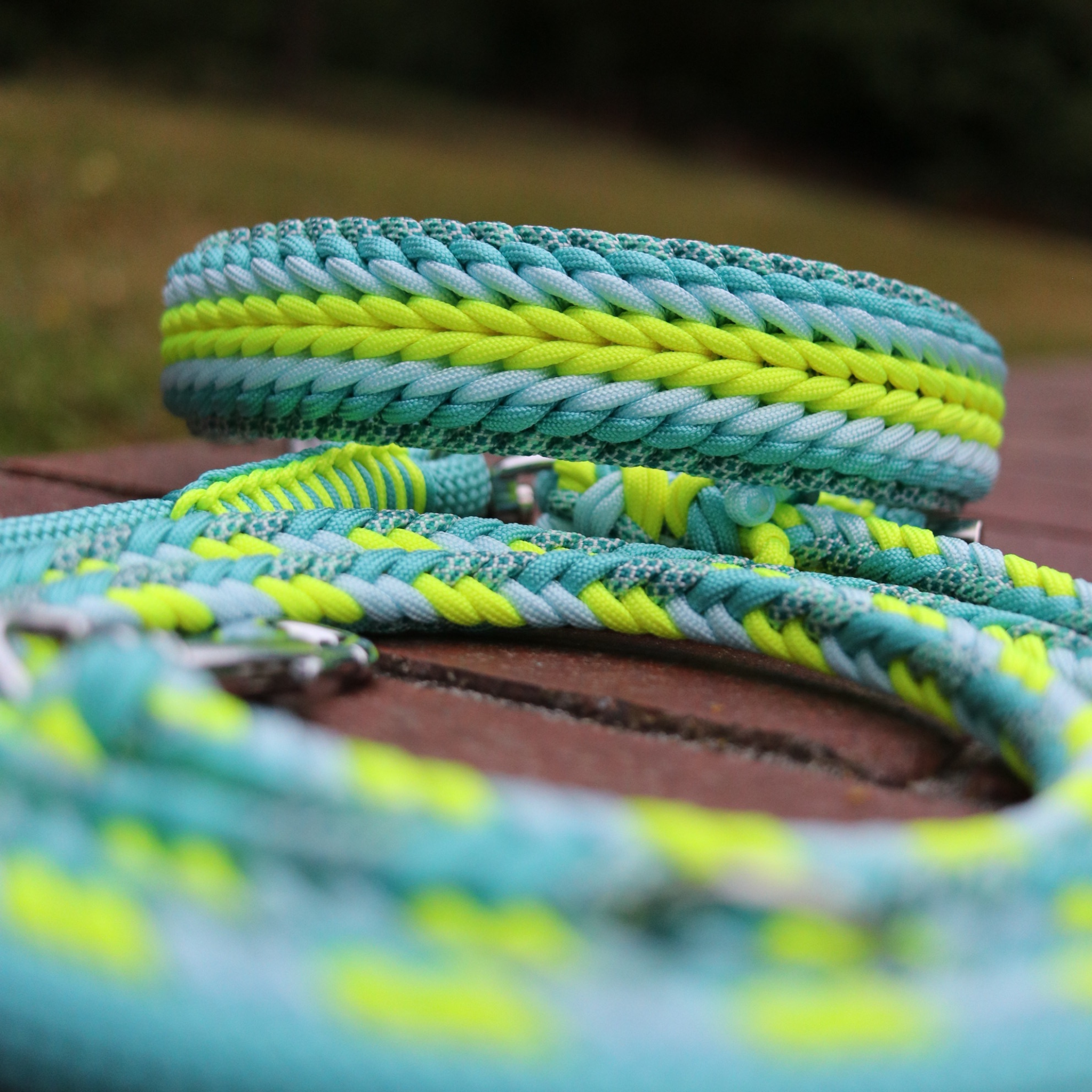 Paracordhalsband "Shining" oder "Herkis" in Neon Gelb und Türkis