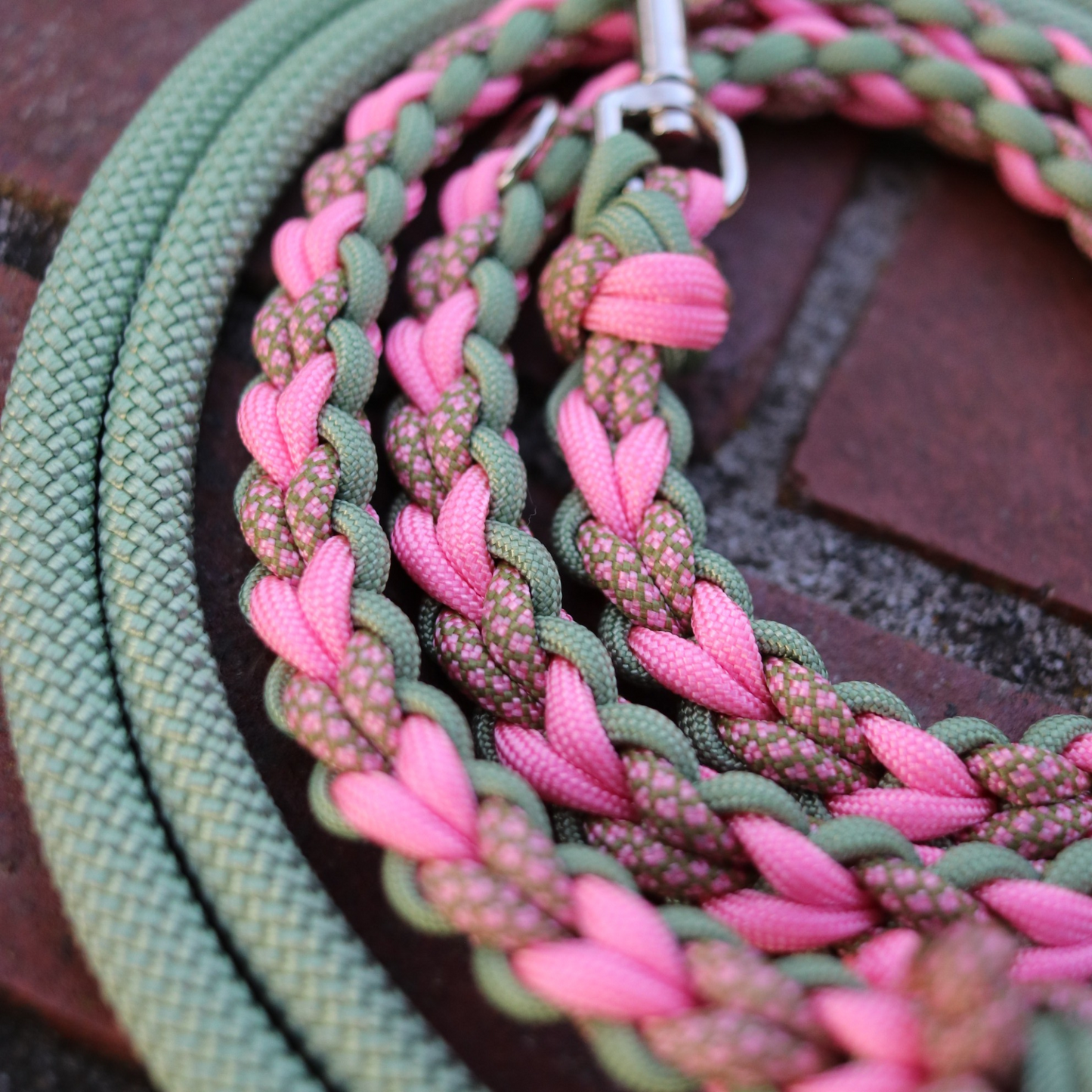 Paracord/Tau Leine für kleine Hunde in Rosa und Guacamole