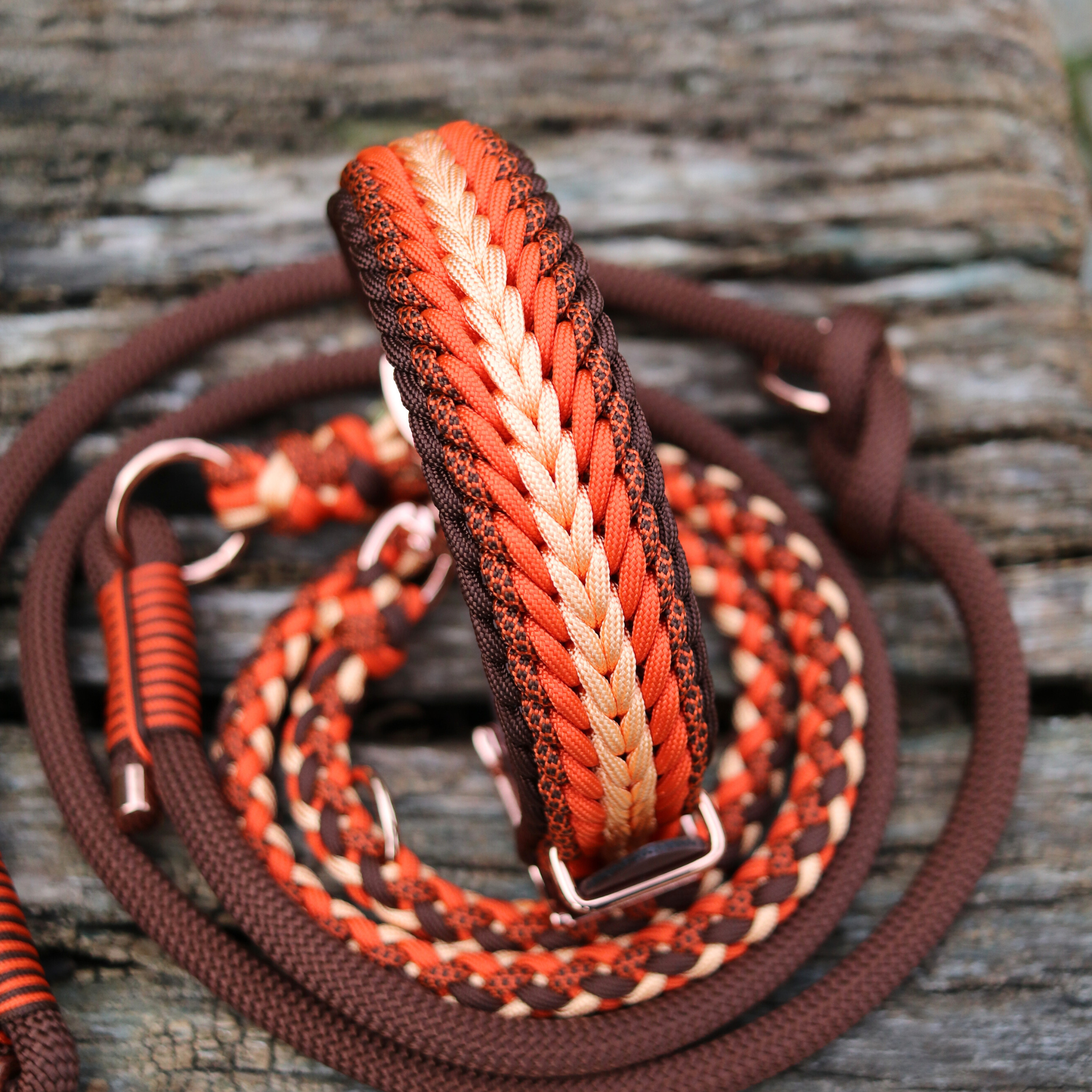 Paracordhalsband "Shining" in Orange und Walnuss