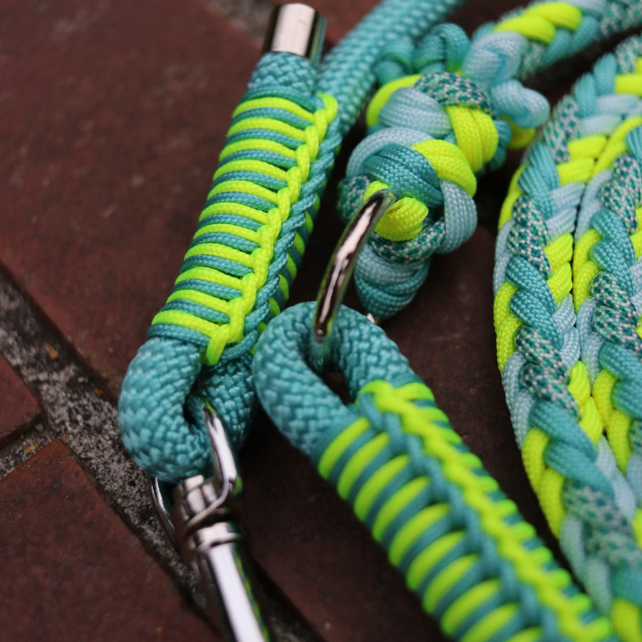 Paracord/Tau Leine "Herringbone" in Neon Gelb und Türkis