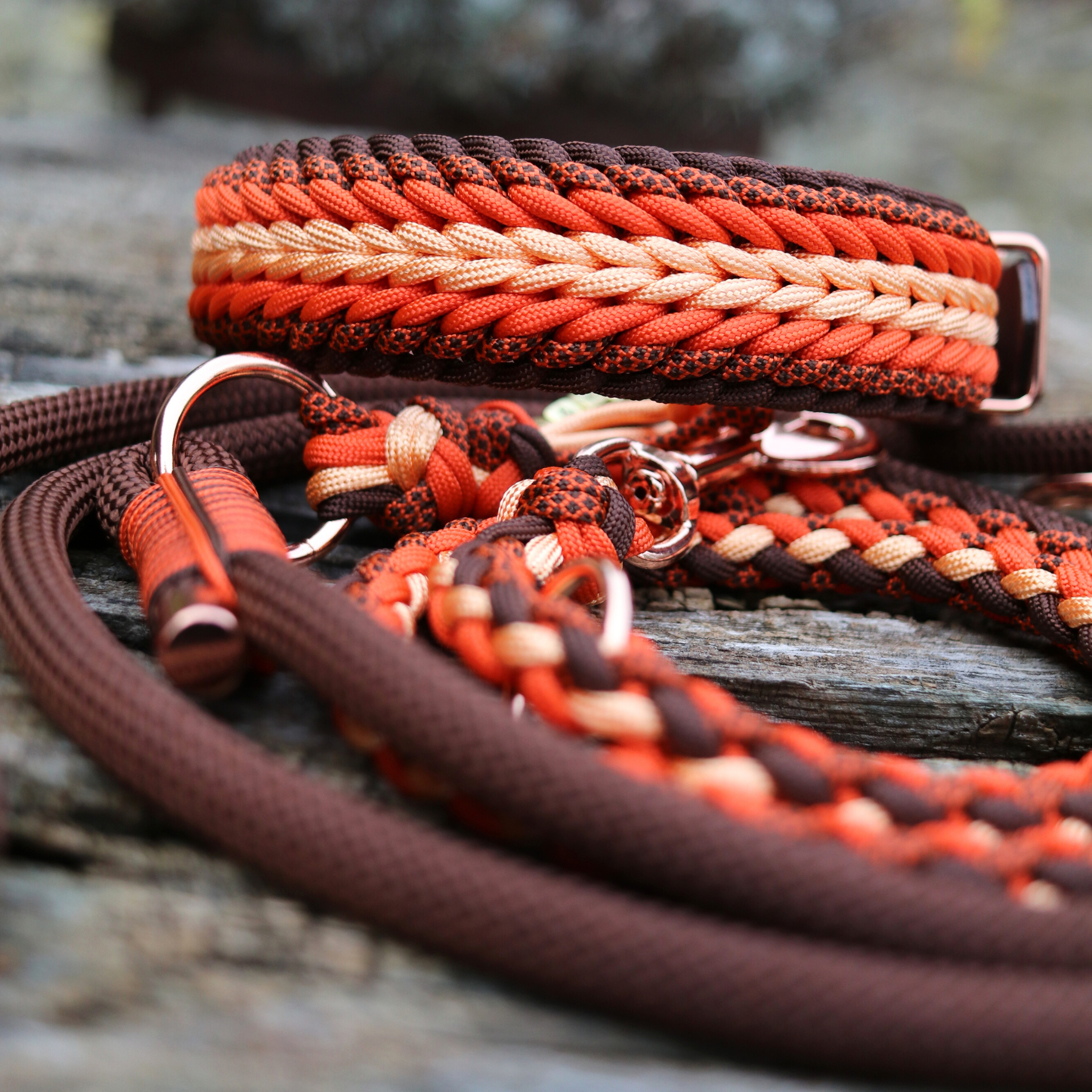 Paracordhalsband "Shining" in Orange und Walnuss