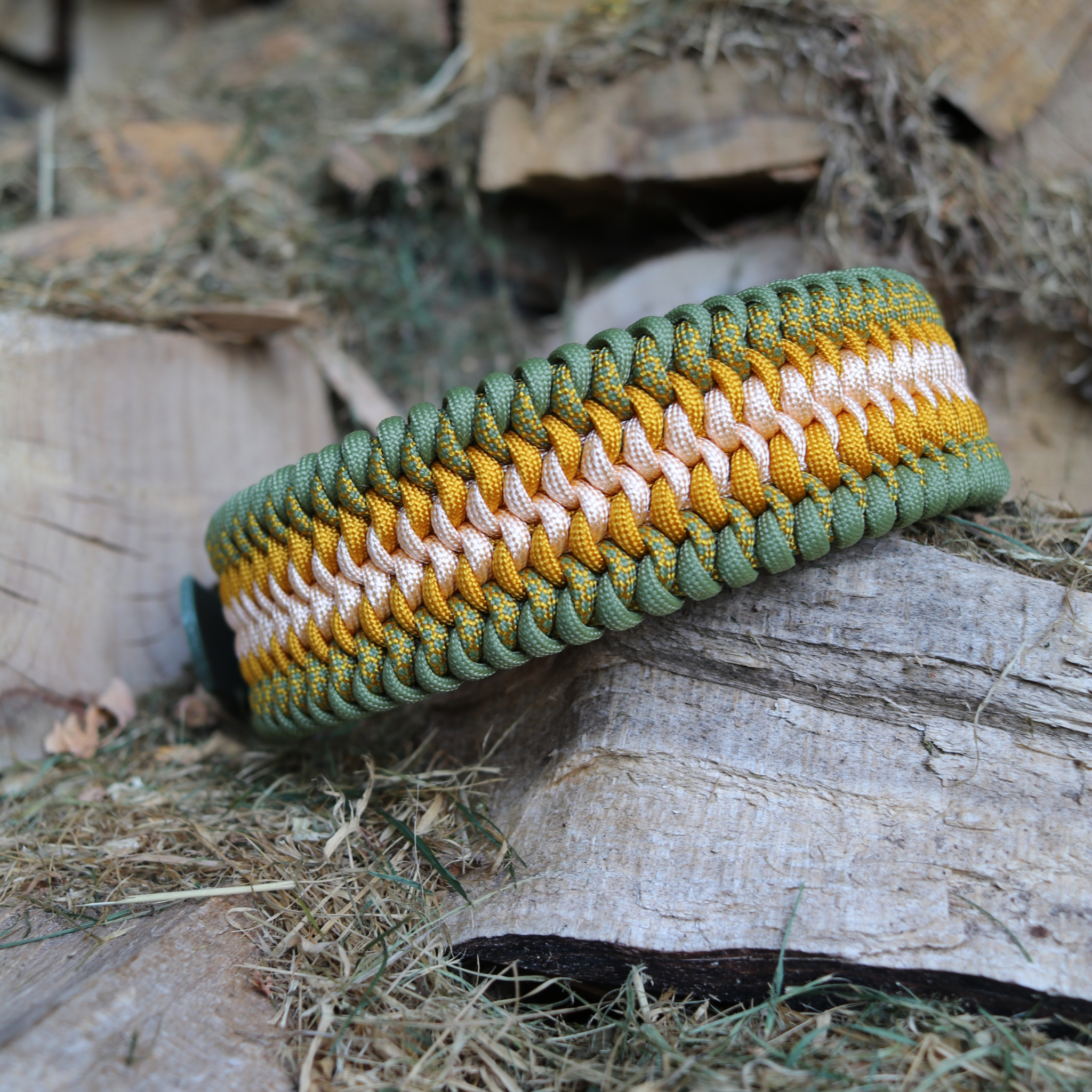 Paracordhalsband "Lilith" in Goldenrod und Moss