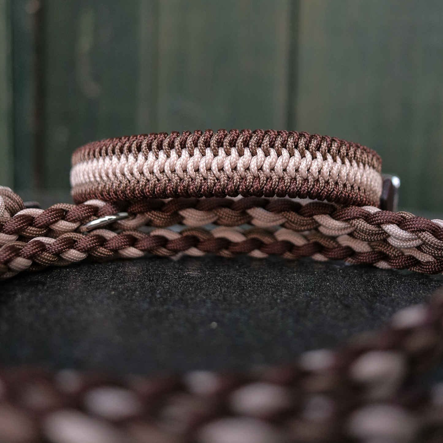 Paracordhalsband "Lilith Junior" Typ 1 in Walnuss und Goldbraun