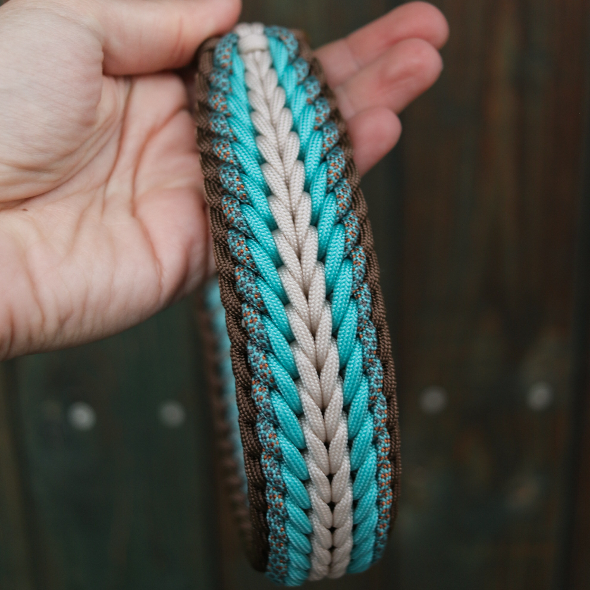 Paracordhalsband "Shining" in Türkis und Haselnuss