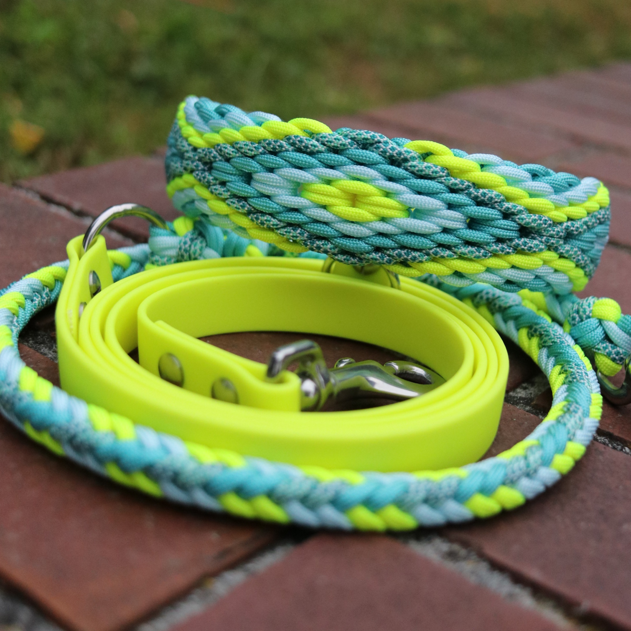 Paracordhalsband "Shining" oder "Herkis" in Neon Gelb und Türkis