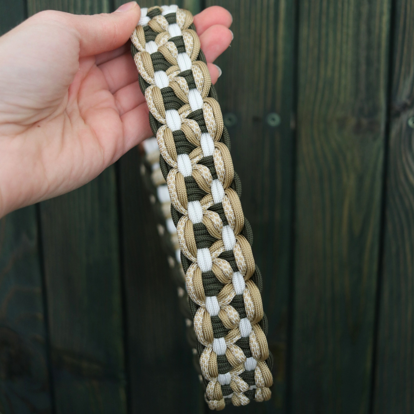 "Blossom Dreams" in Olive und Gold HU 51,5cm-56cm + passender Paracord/Tau Leine