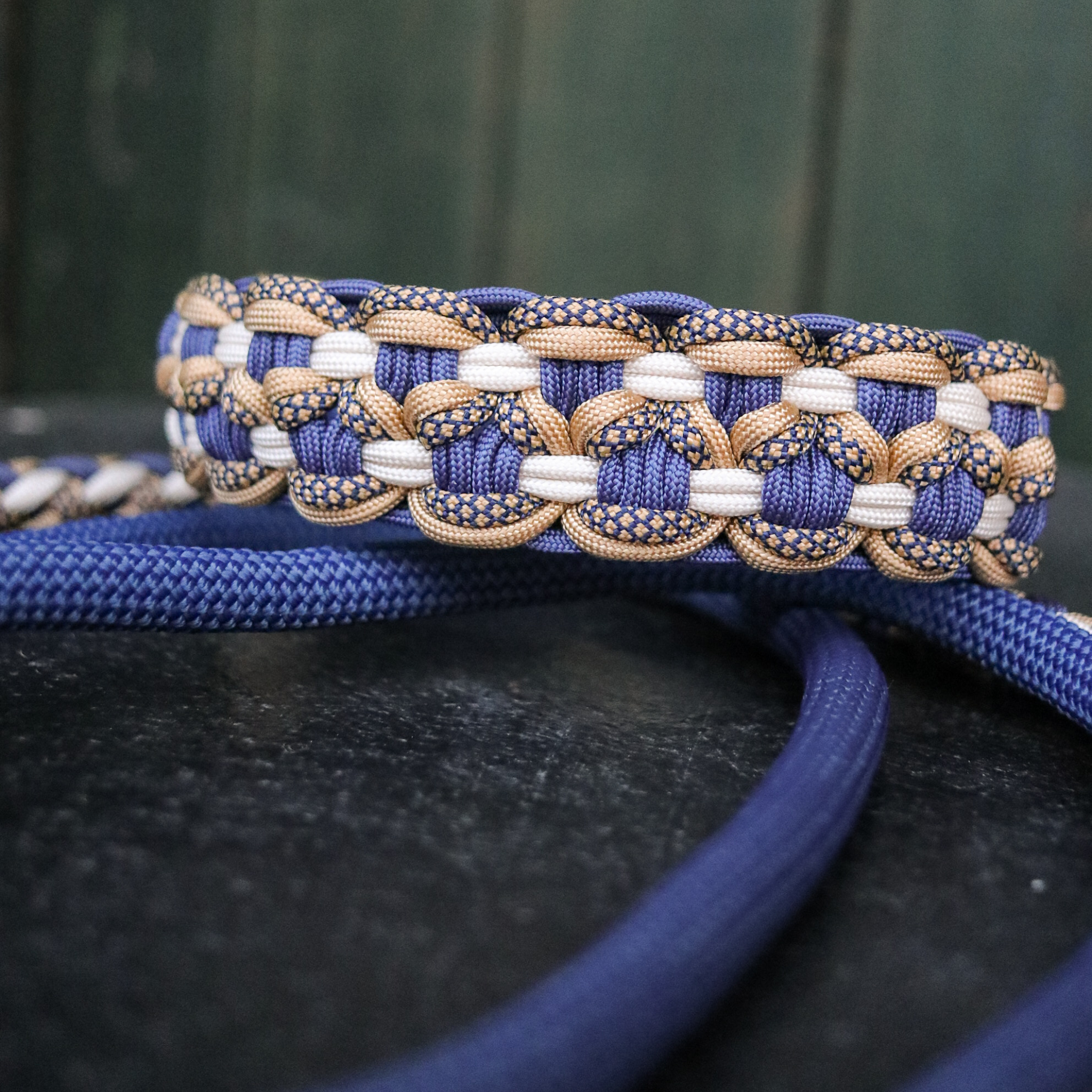 Paracord/Tau Leine in Dunkelblau und Gold