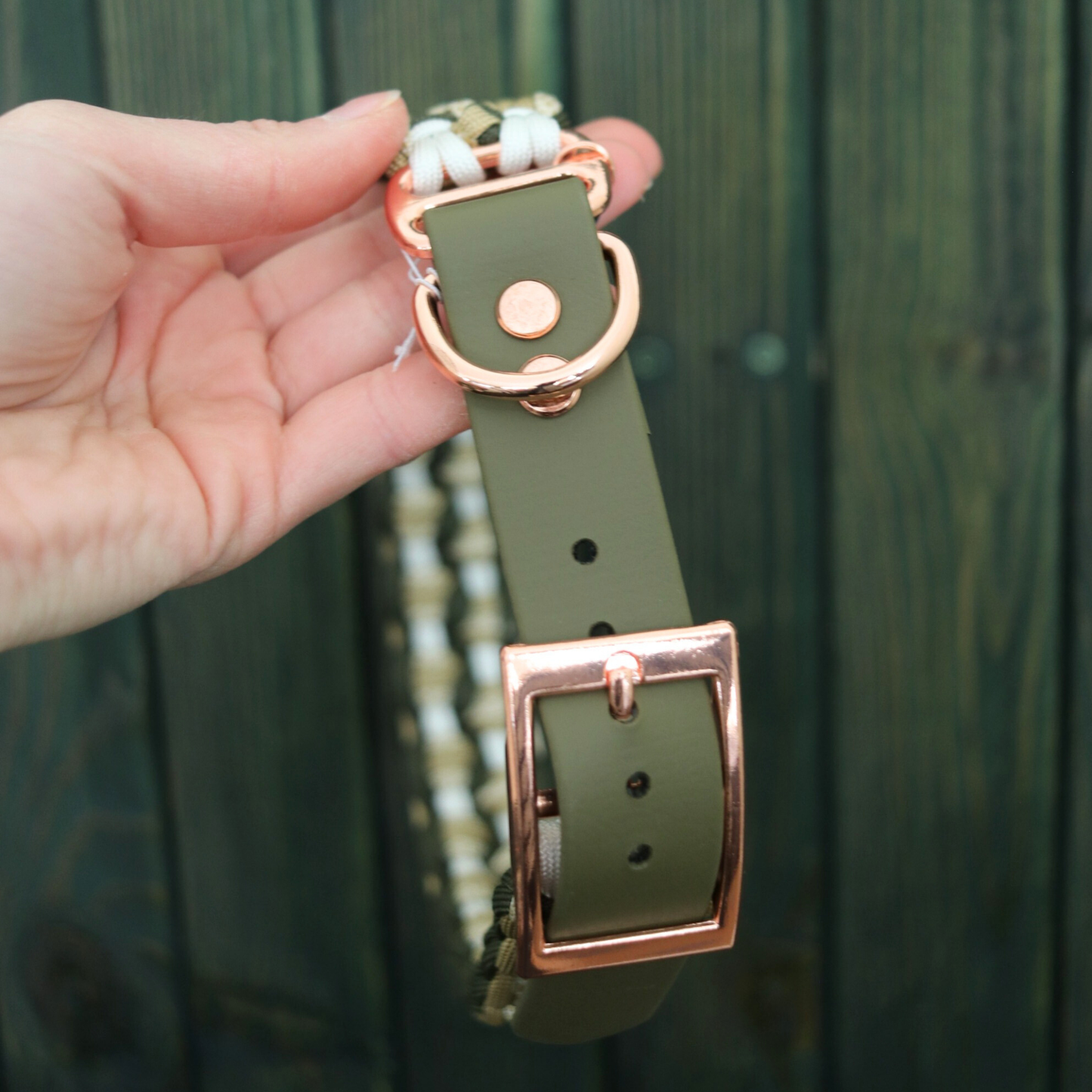 "Blossom Dreams" in Olive und Gold HU 51,5cm-56cm + passender Paracord/Tau Leine