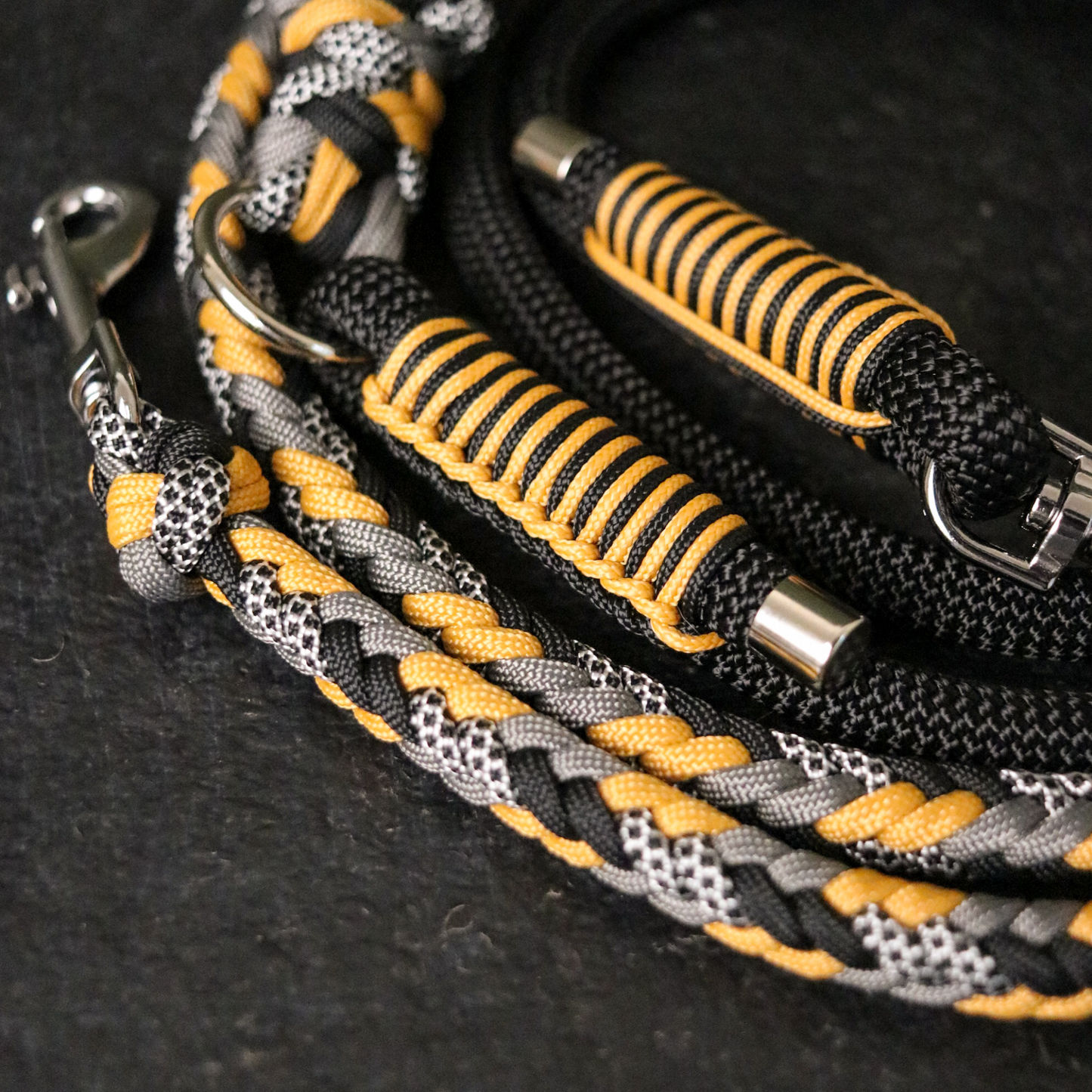 Paracord/Tau Leine "Herringbone" in Schwarz und Karamell