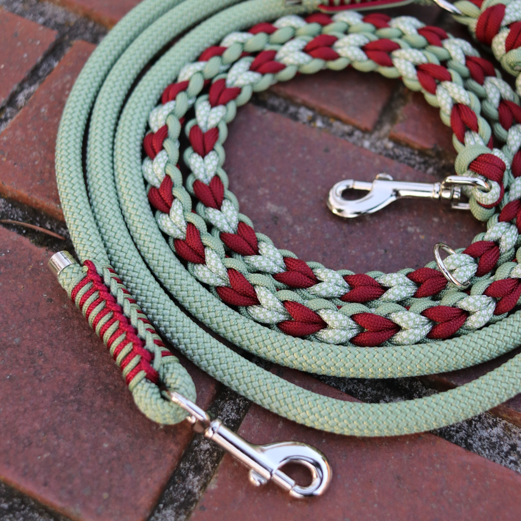 Paracord/Tau Leine für kleine Hunde in Rot und Guacamole