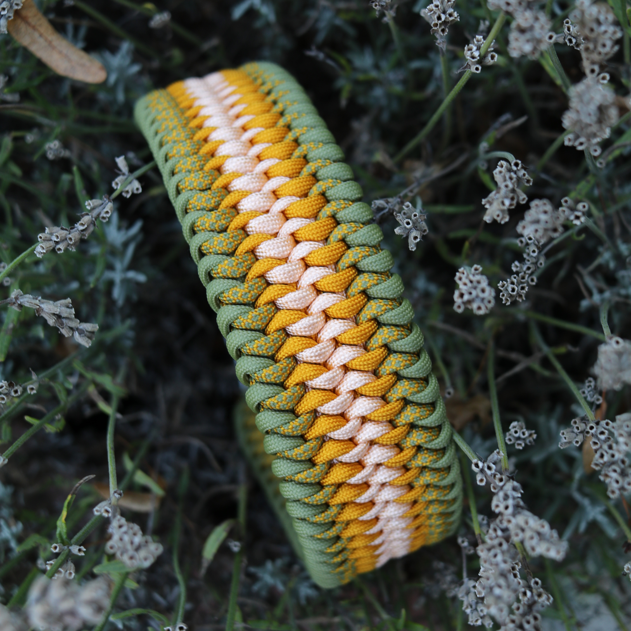 Paracordhalsband "Lilith" in Goldenrod und Moss