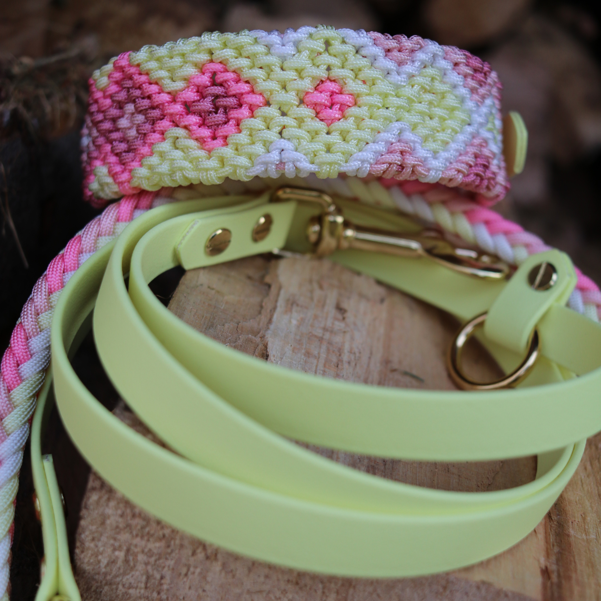 Paracordhalsband "Lotus" in Pastellgelb und Rosa