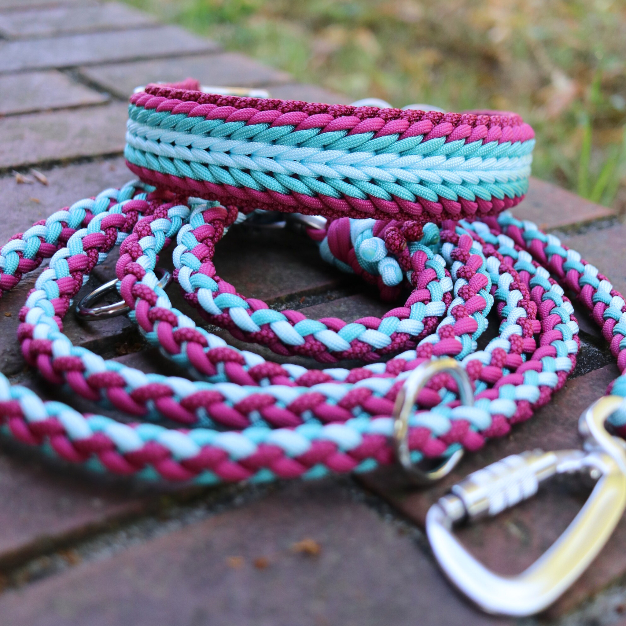 Paracordhalsband "Shining" in Türkis und Fuchsia