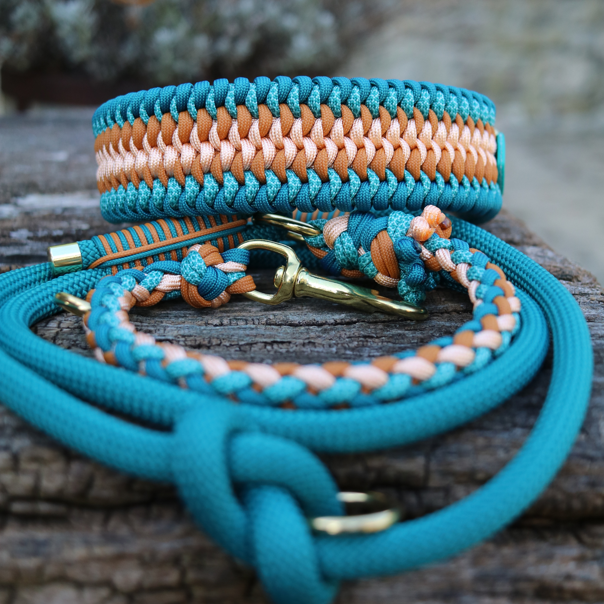 Paracordhalsband "Lilith" in Weinrot Teal und Mustard