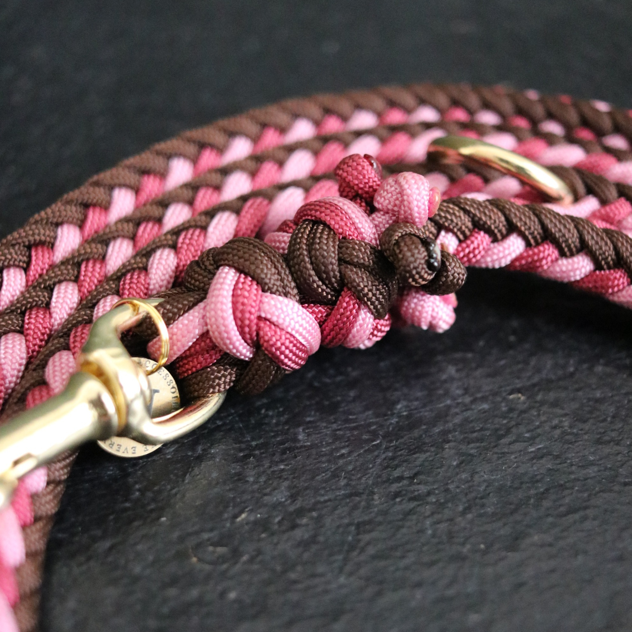 Paracordleine "Herringbone" in Walnuss und Rosa
