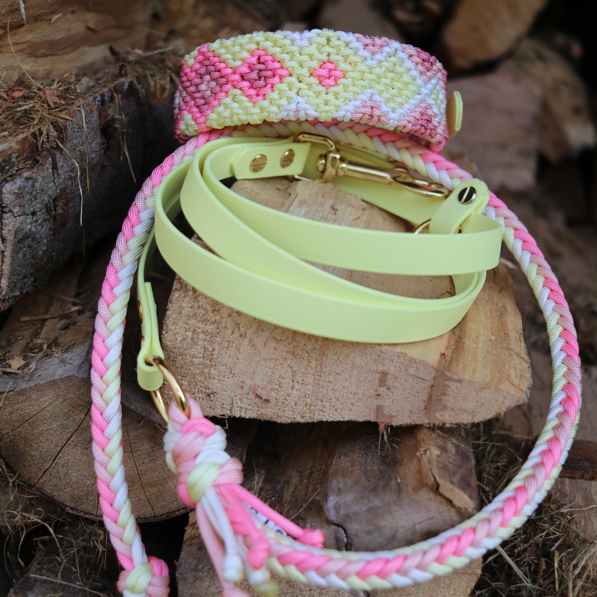 Paracordhalsband "Lotus" in Pastellgelb und Rosa