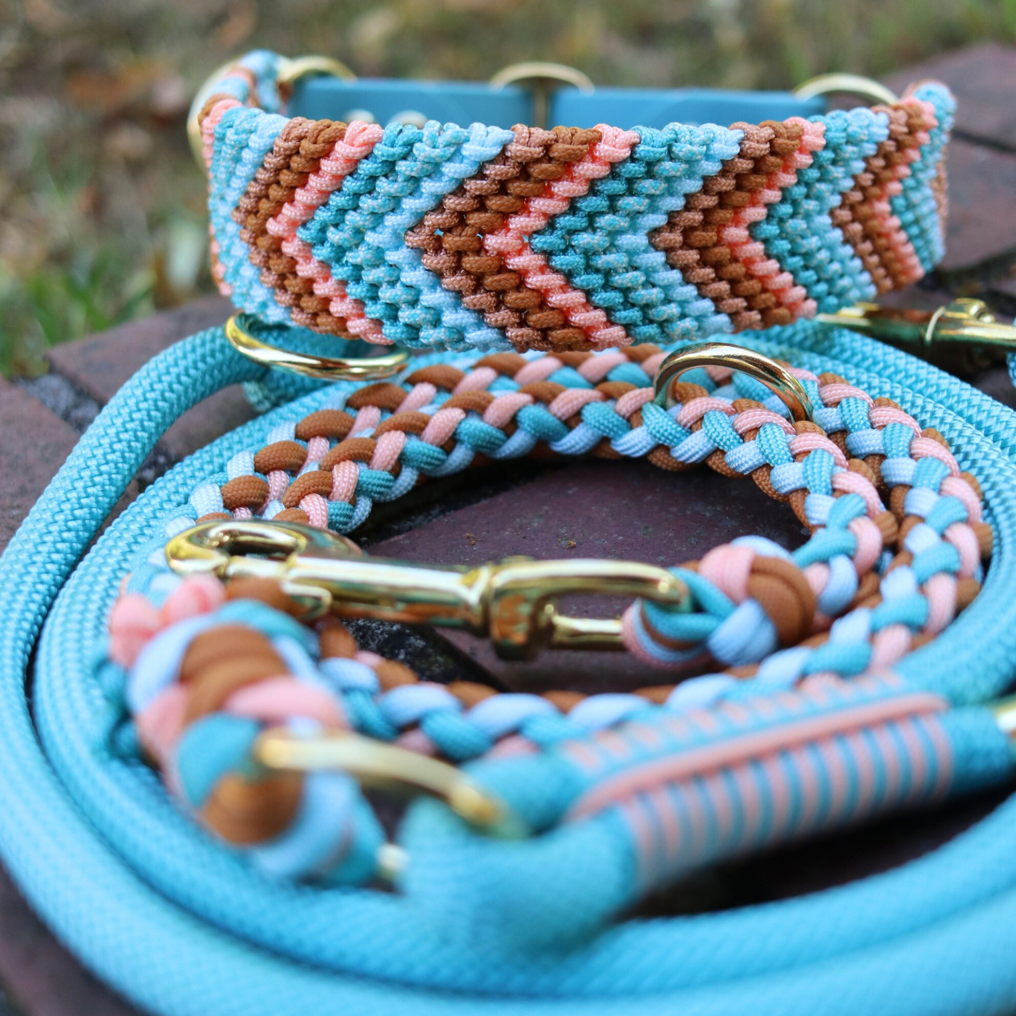 Paracordhalsband "Freundschaft" in Türkis und Mustard