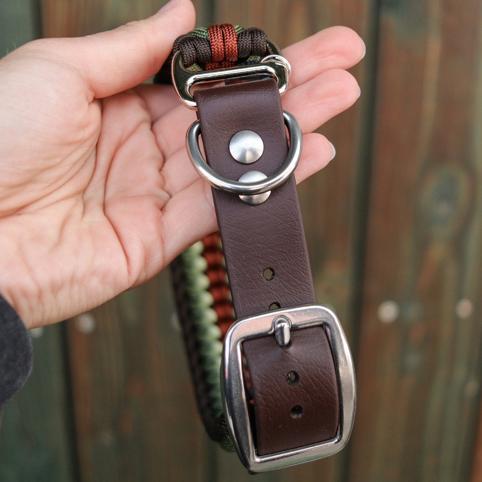 Paracordhalsband "Shining" in Espresso und Rust