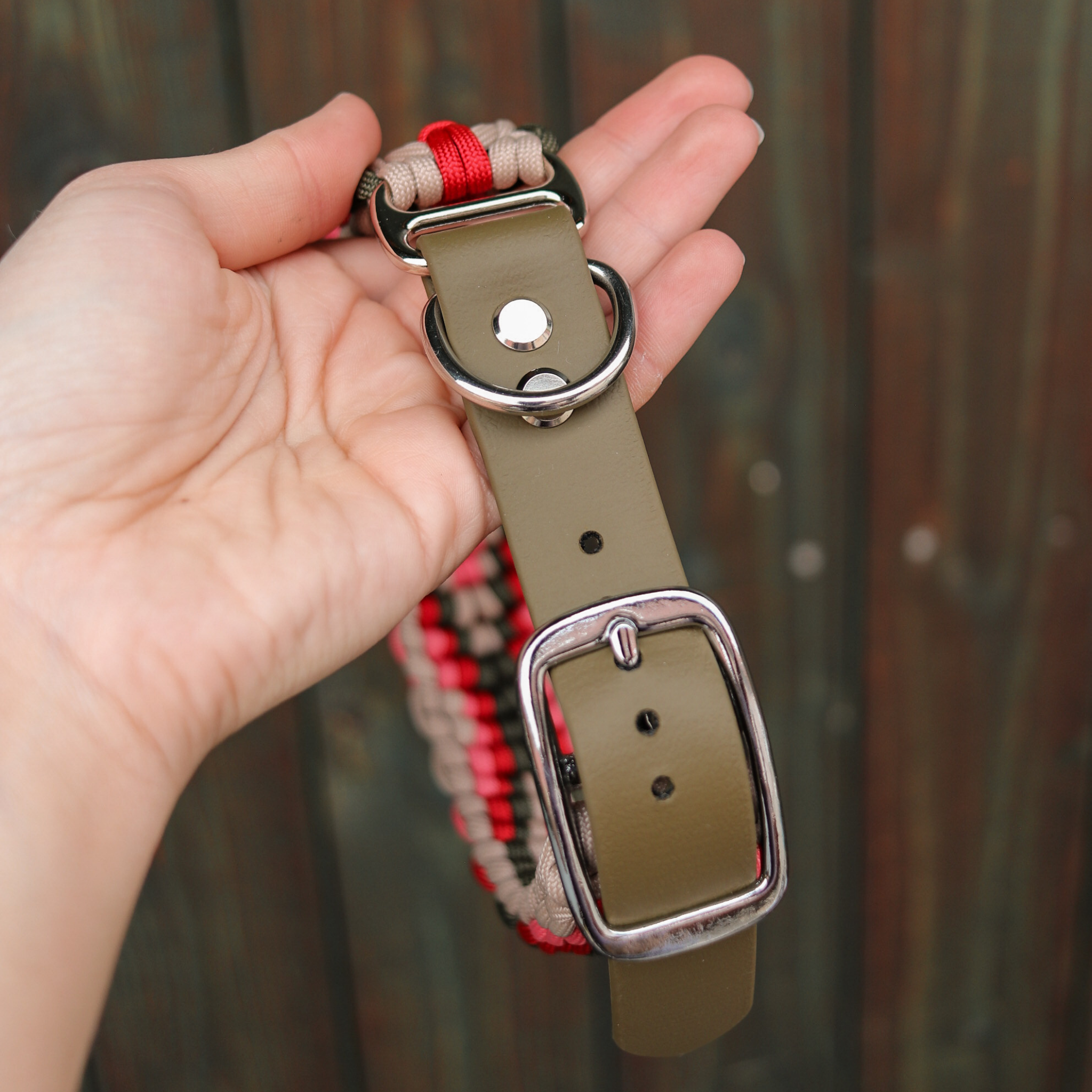 Paracordhalsband "Herkis" in Olive und Strawberry