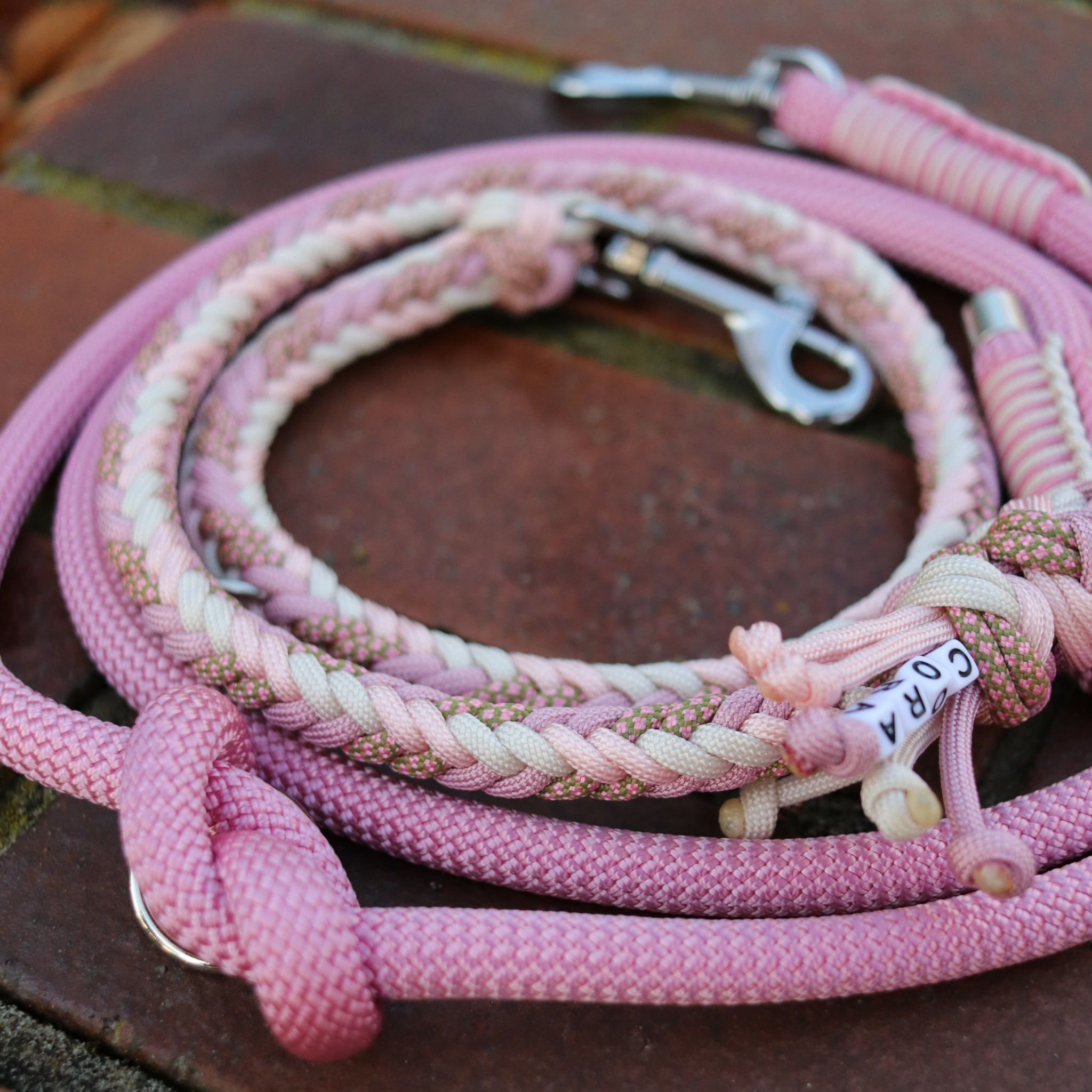 Paracord/Tau Leine "Herringbone" in Altrosa und Cream
