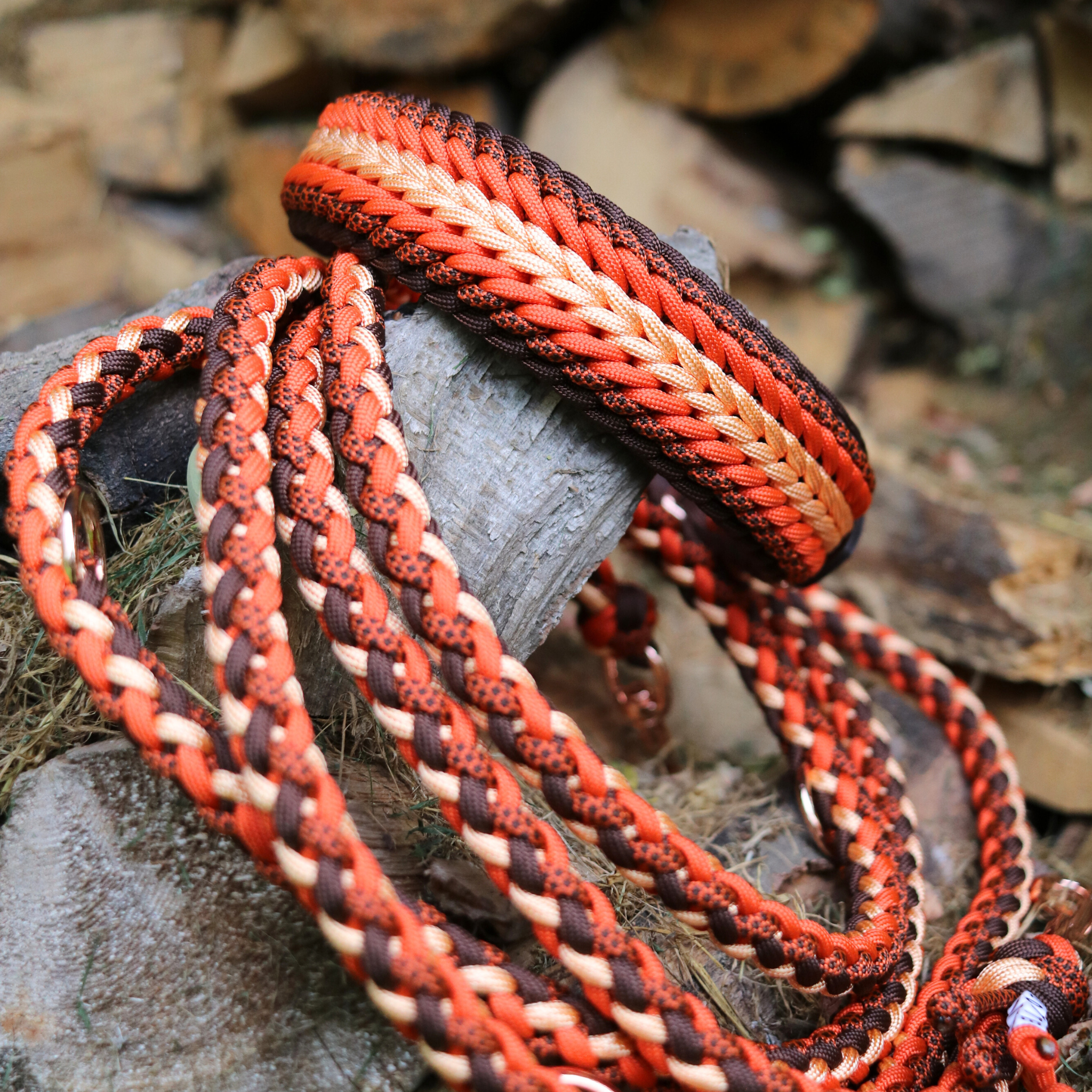Paracordhalsband "Shining" in Orange und Walnuss