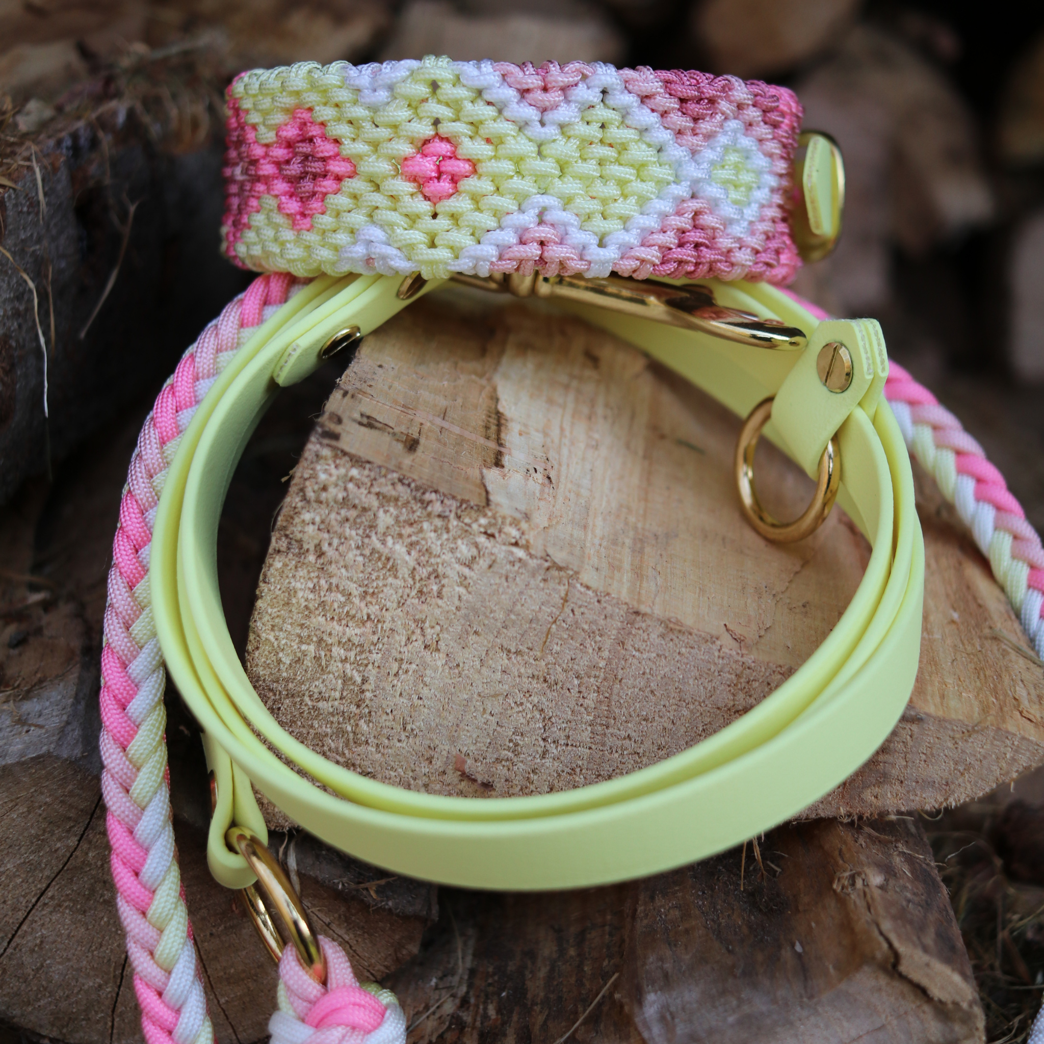 Paracordhalsband "Lotus" in Pastellgelb und Rosa