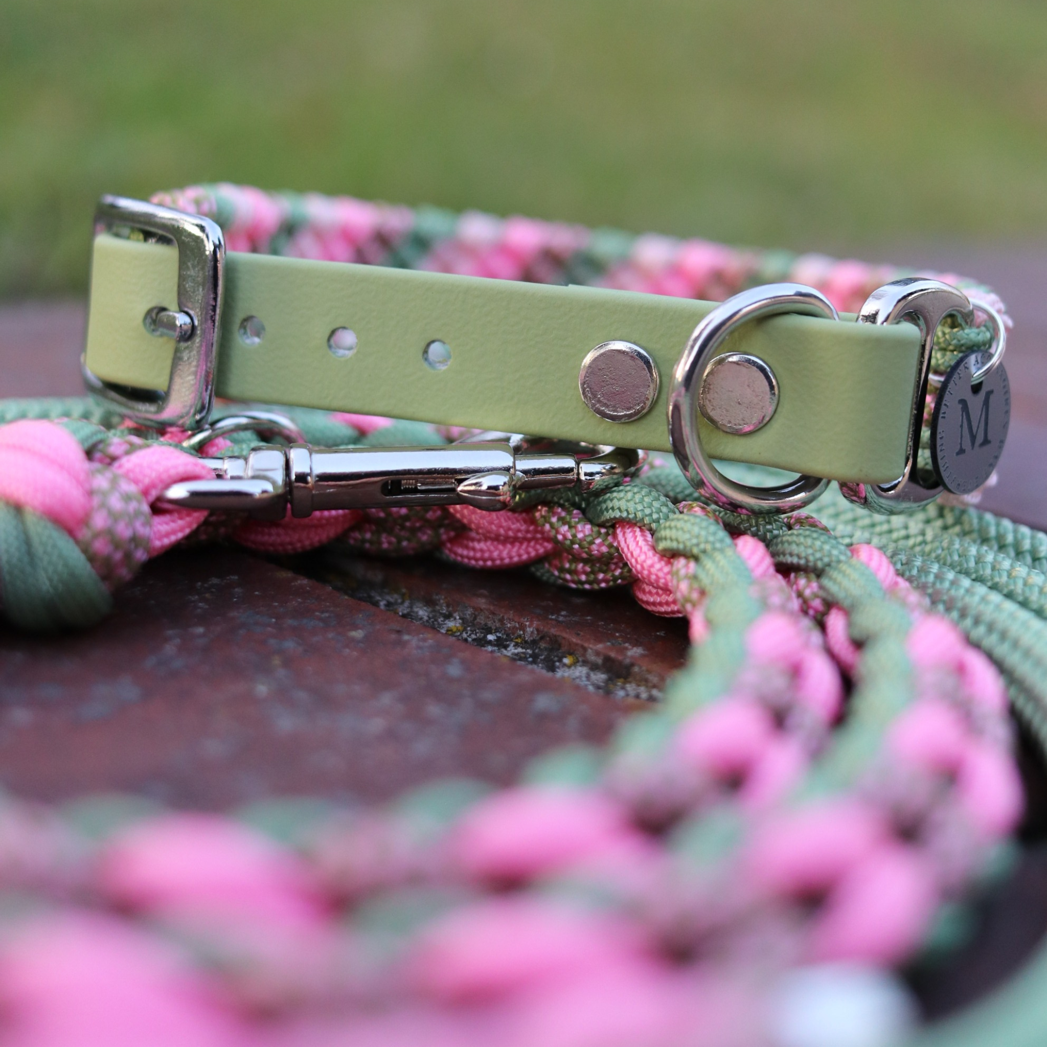 Paracordhalsband "Freundschaft" 2,5cm Breite in Rosa und Guacamole