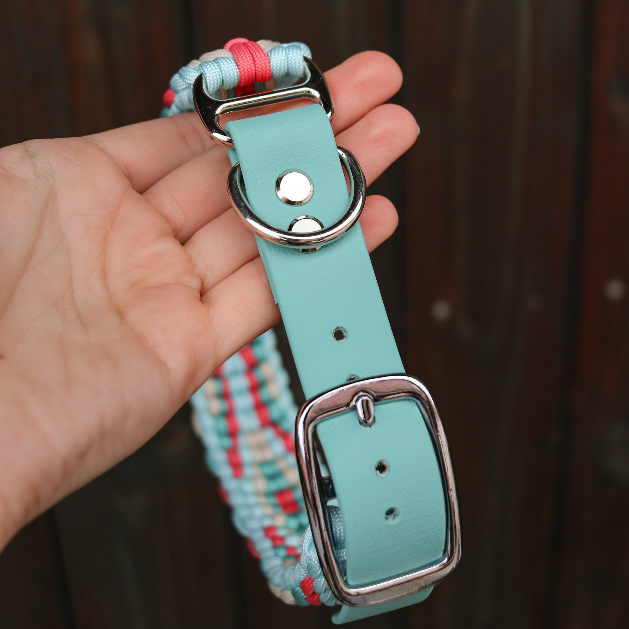 Paracordhalsband "Herkis" in Türkis und Strawberry