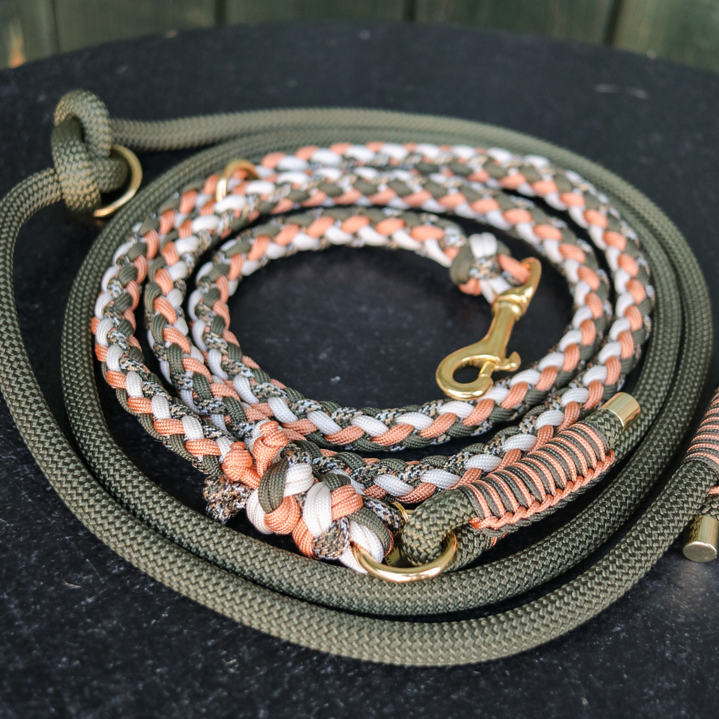 Paracord/Tau Leine in Olive und Kupfer