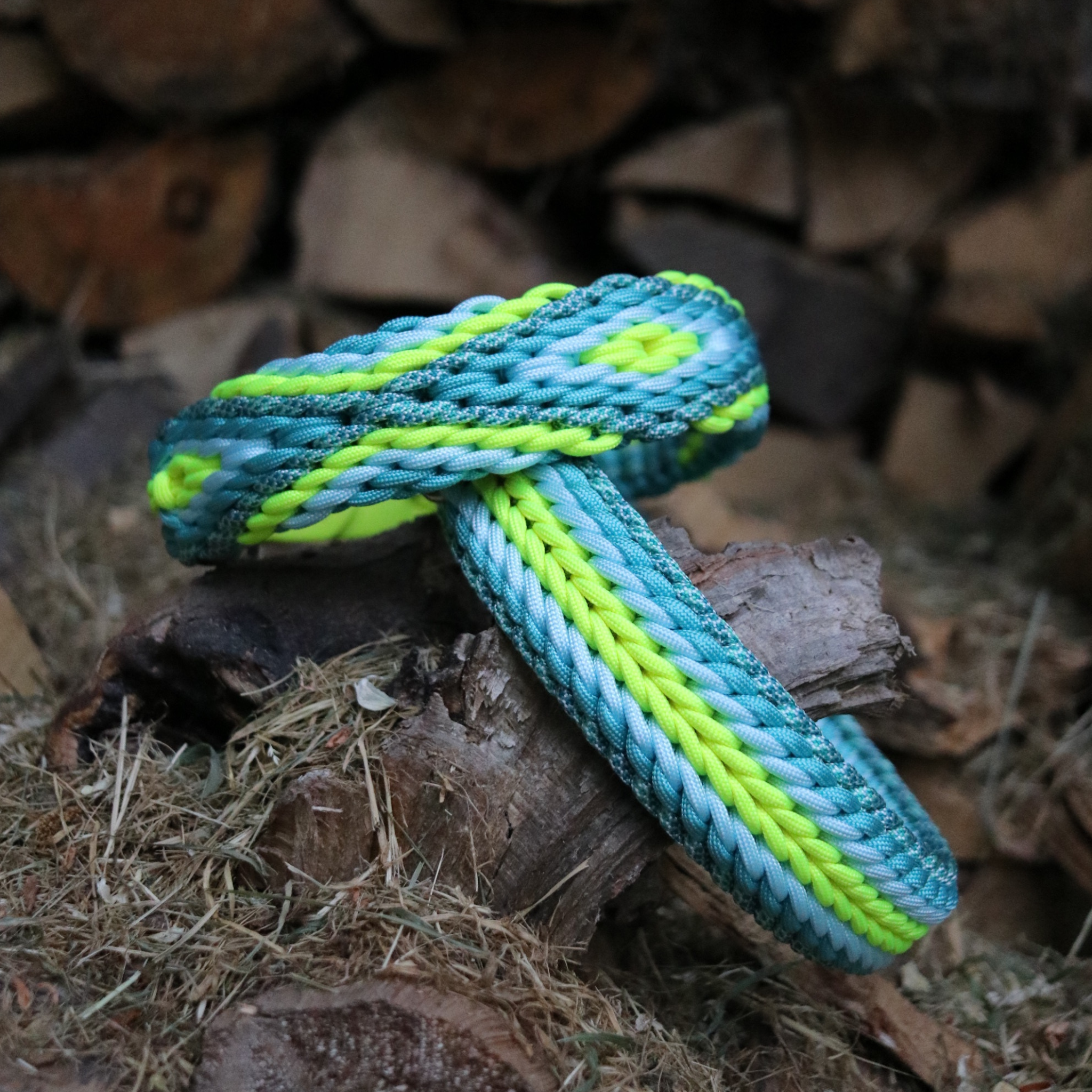 Paracordhalsband "Shining" oder "Herkis" in Neon Gelb und Türkis