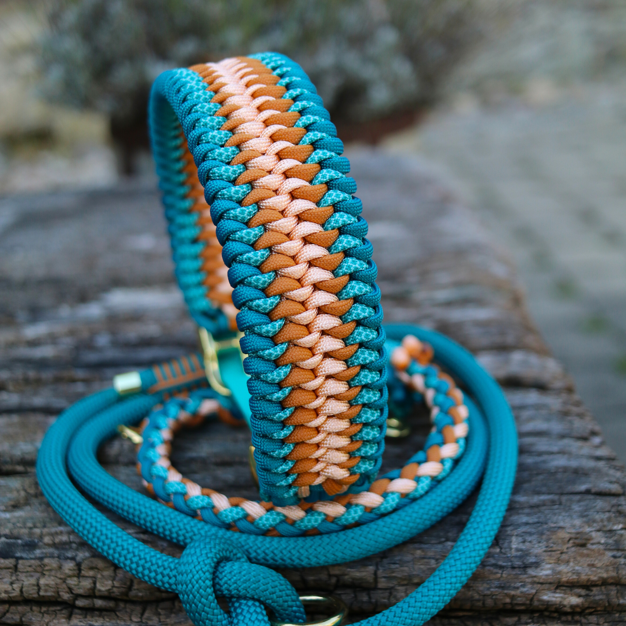 Paracordhalsband "Lilith" in Weinrot Teal und Mustard