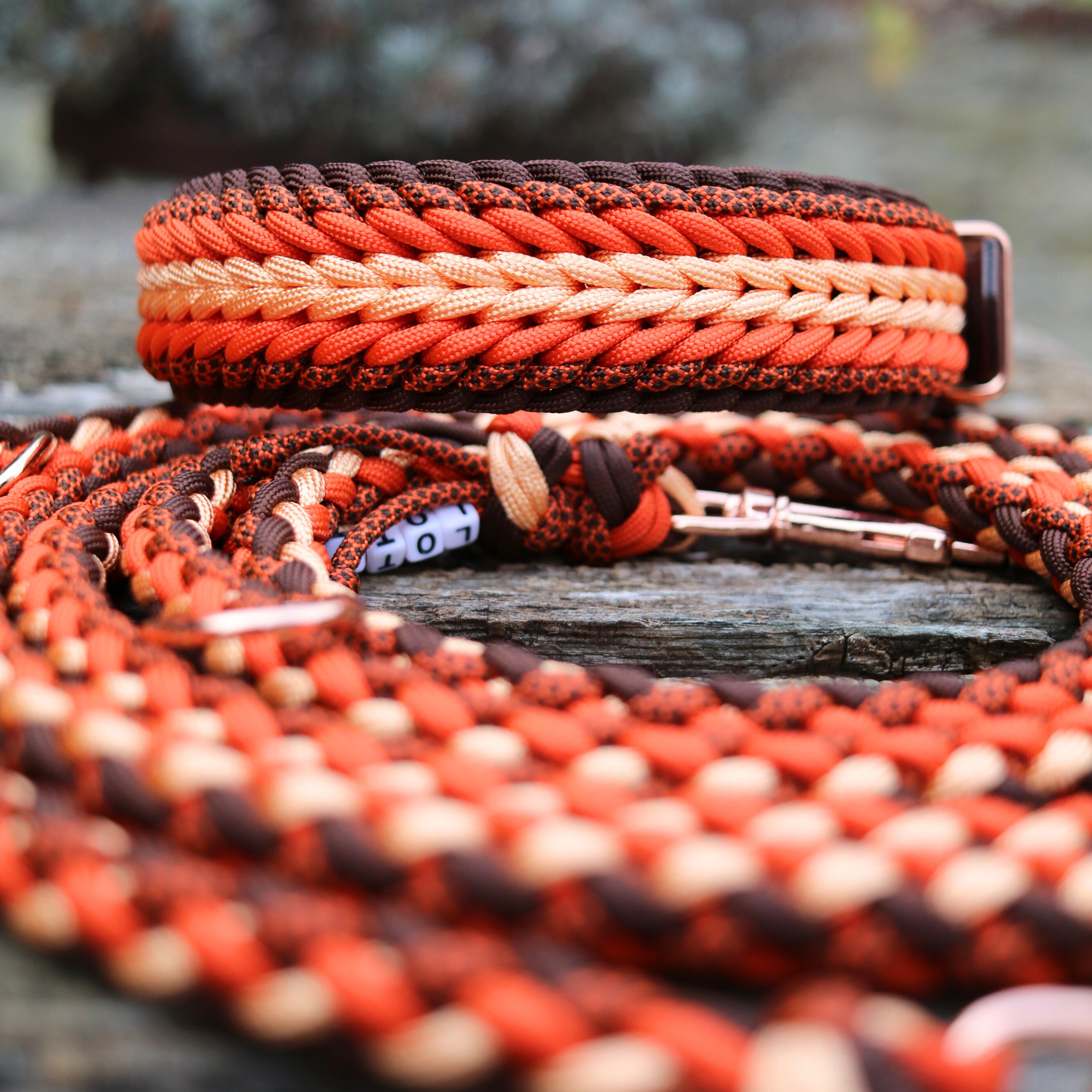 Paracordhalsband "Shining" in Orange und Walnuss