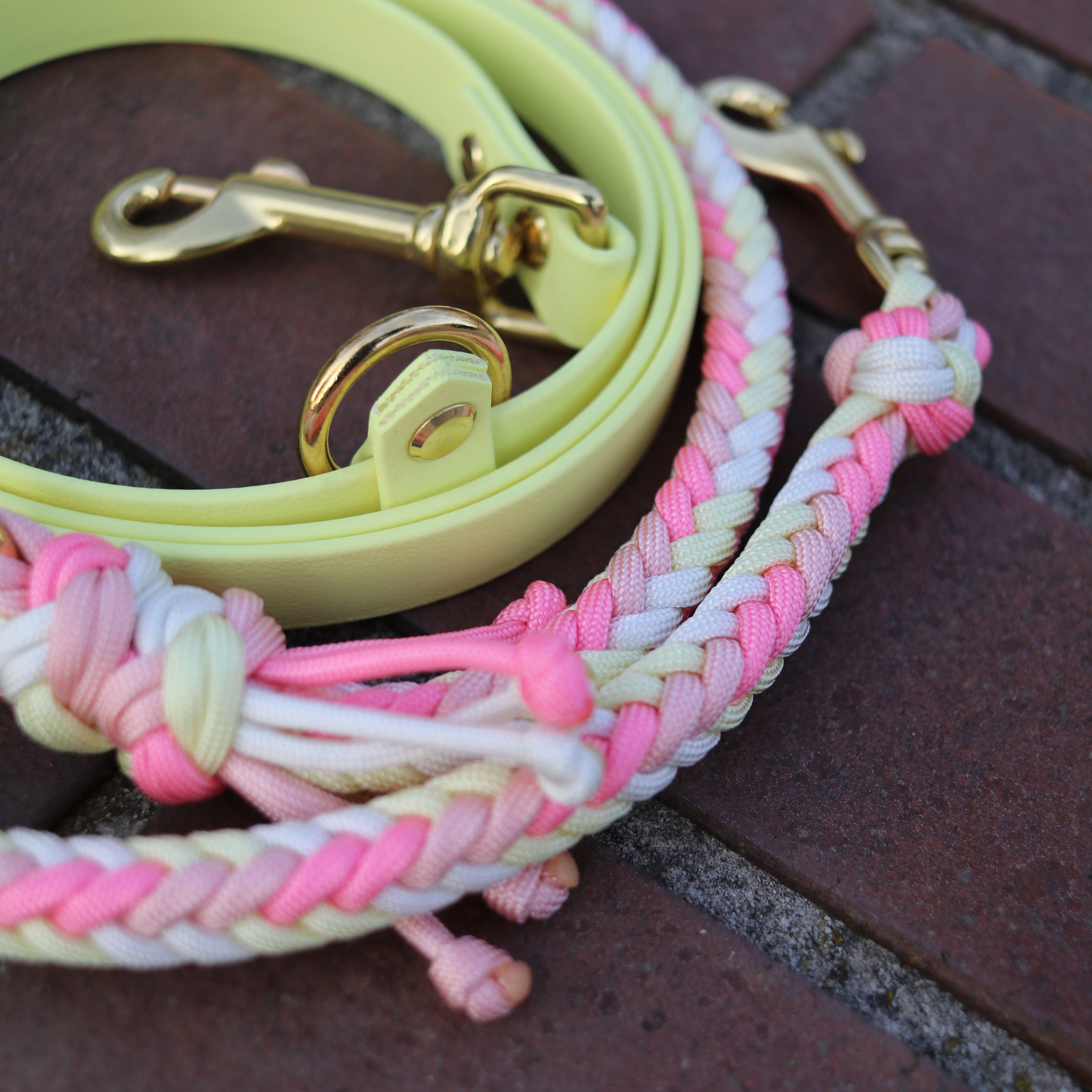 Paracordhalsband "Lotus" in Pastellgelb und Rosa