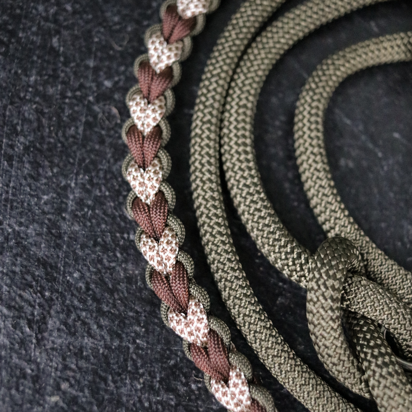 Paracord/Tau Leine für kleine Hunde in Olive und Walnuss