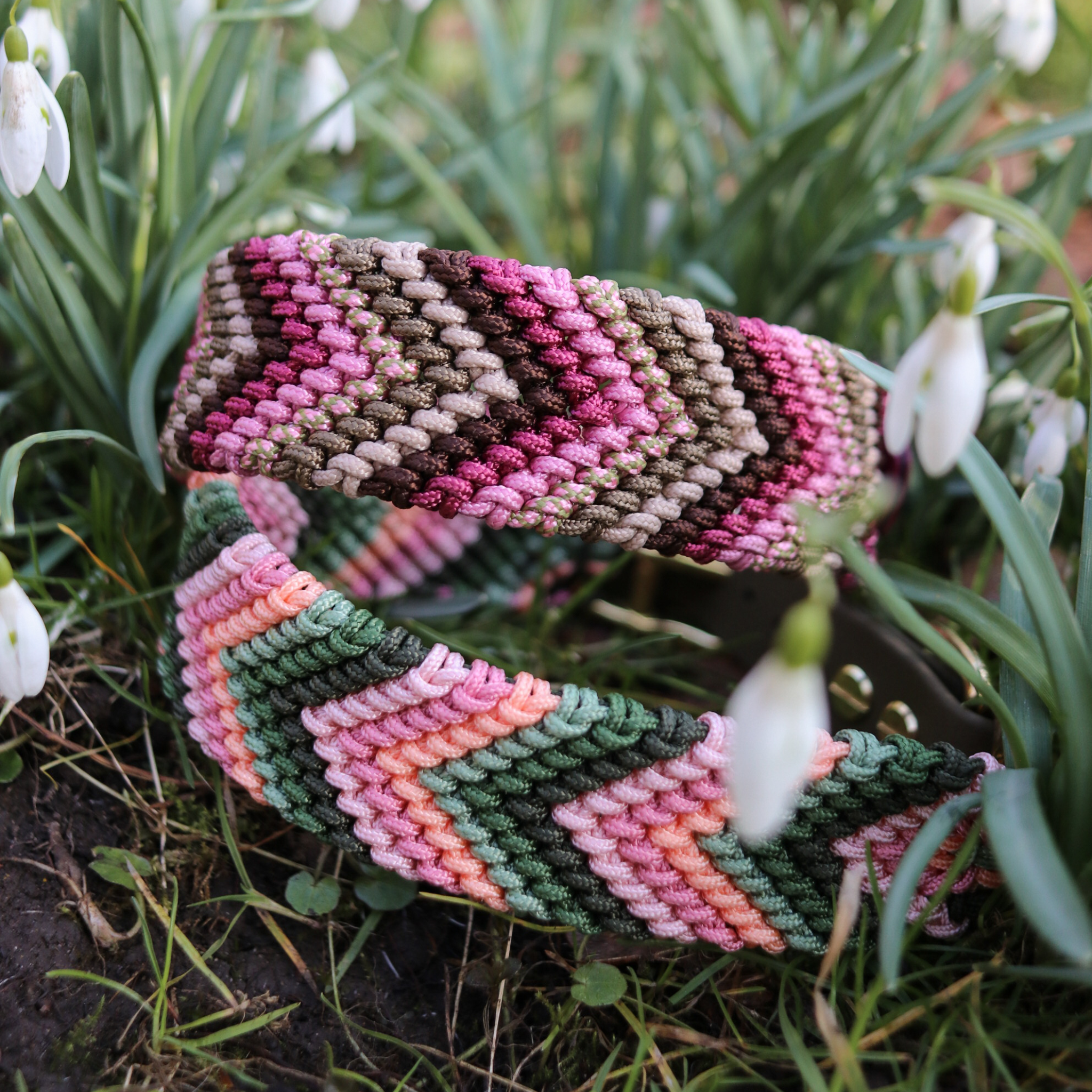 Paracordhalsband "Freundschaft" in Olive und Blutorange