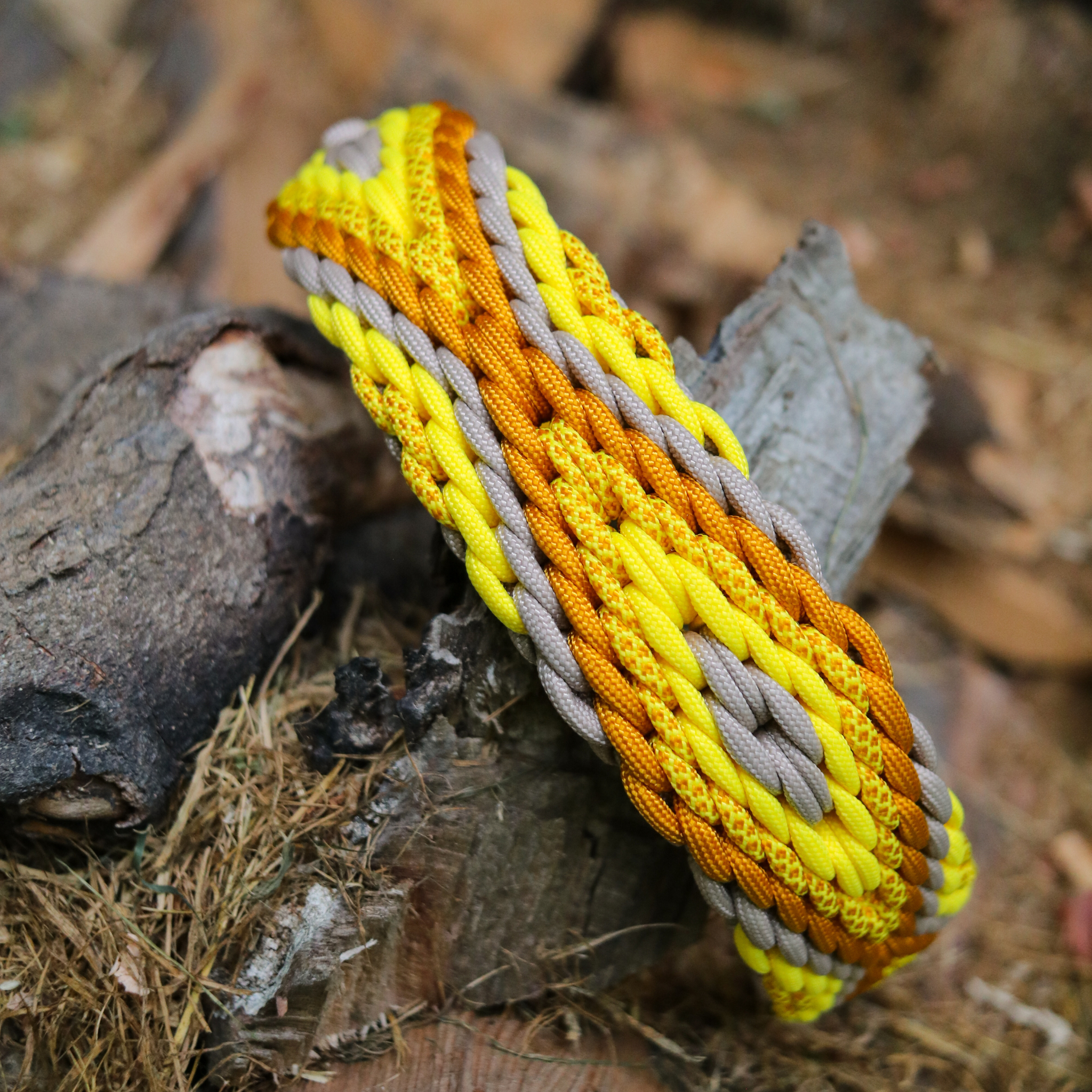 Paracordhalsband "Herkis" in Mocca und Canary