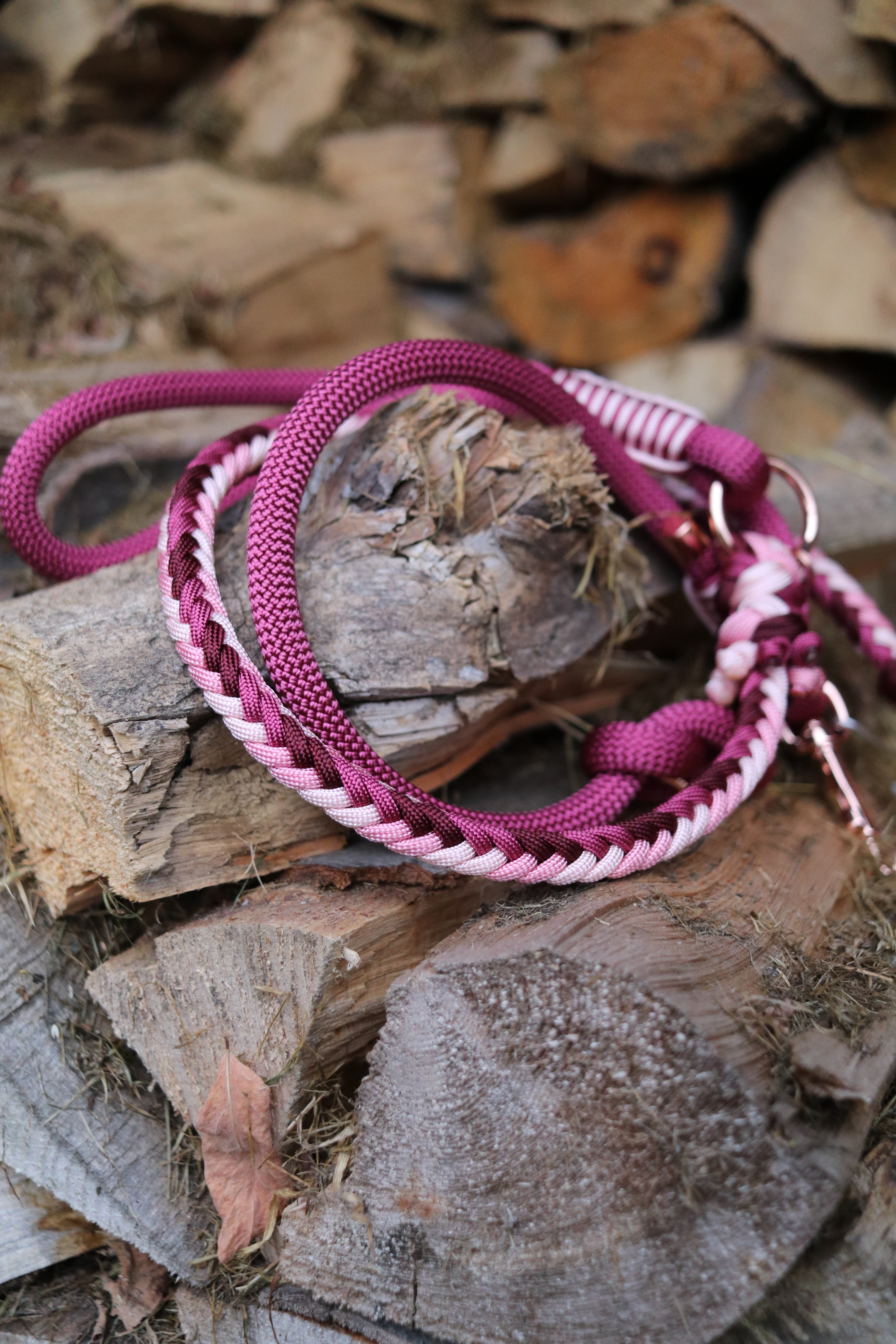 Paracord/ Tau Herringbone in Merlot und Rosa