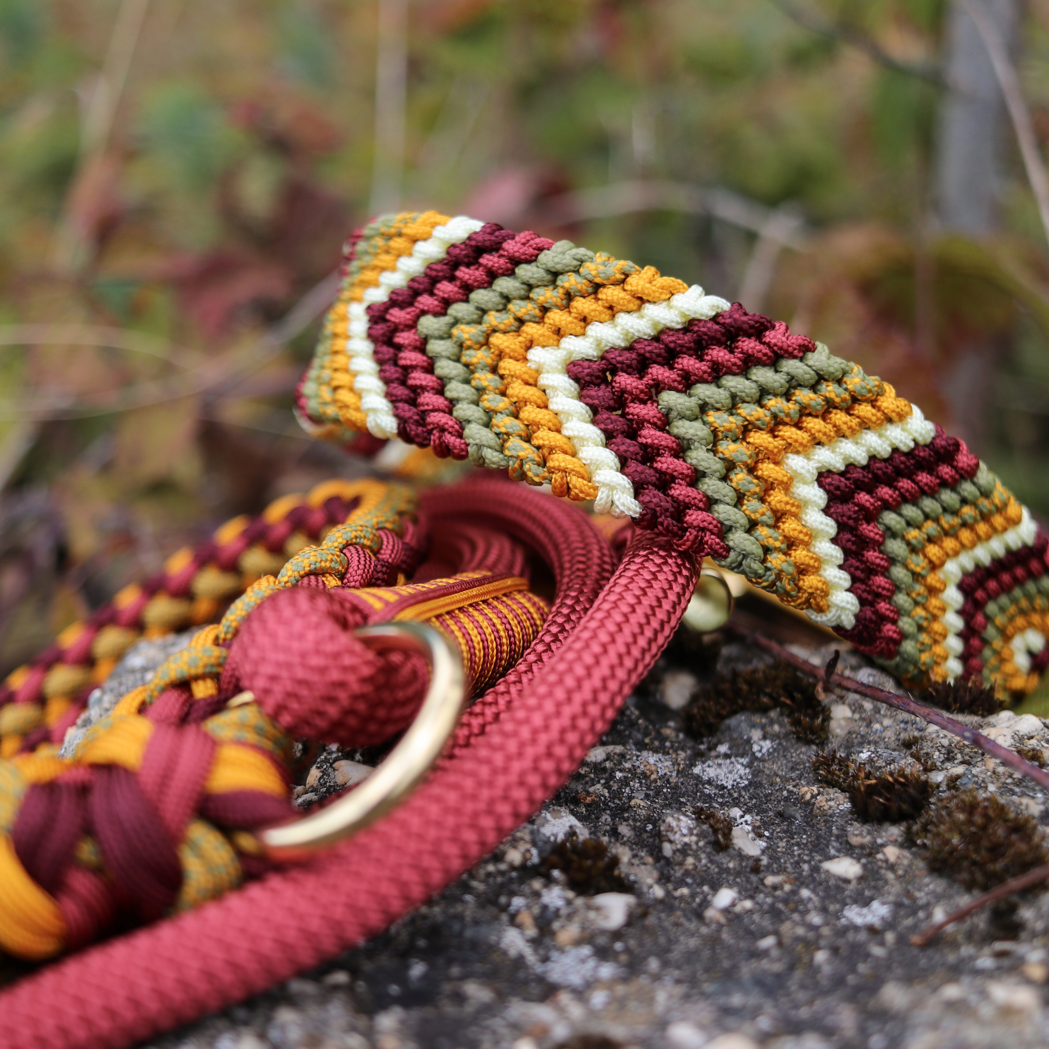 Paracordhalsband "Freundschaft" in Goldenrod und Weinrot Light