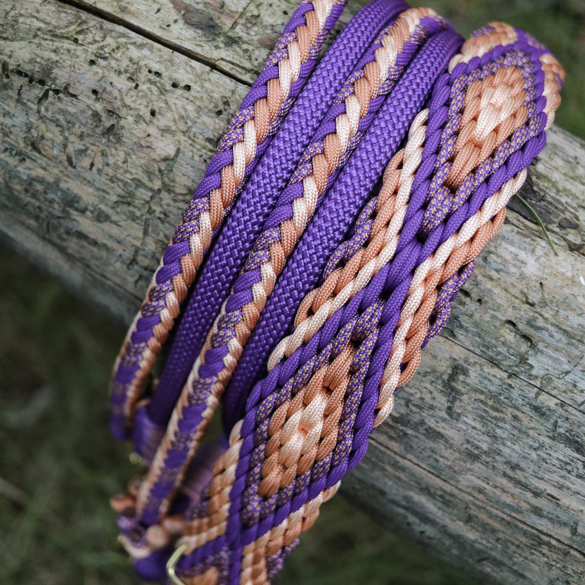 Paracordhalsband "Herkis" in Royal Lila und Kupfer