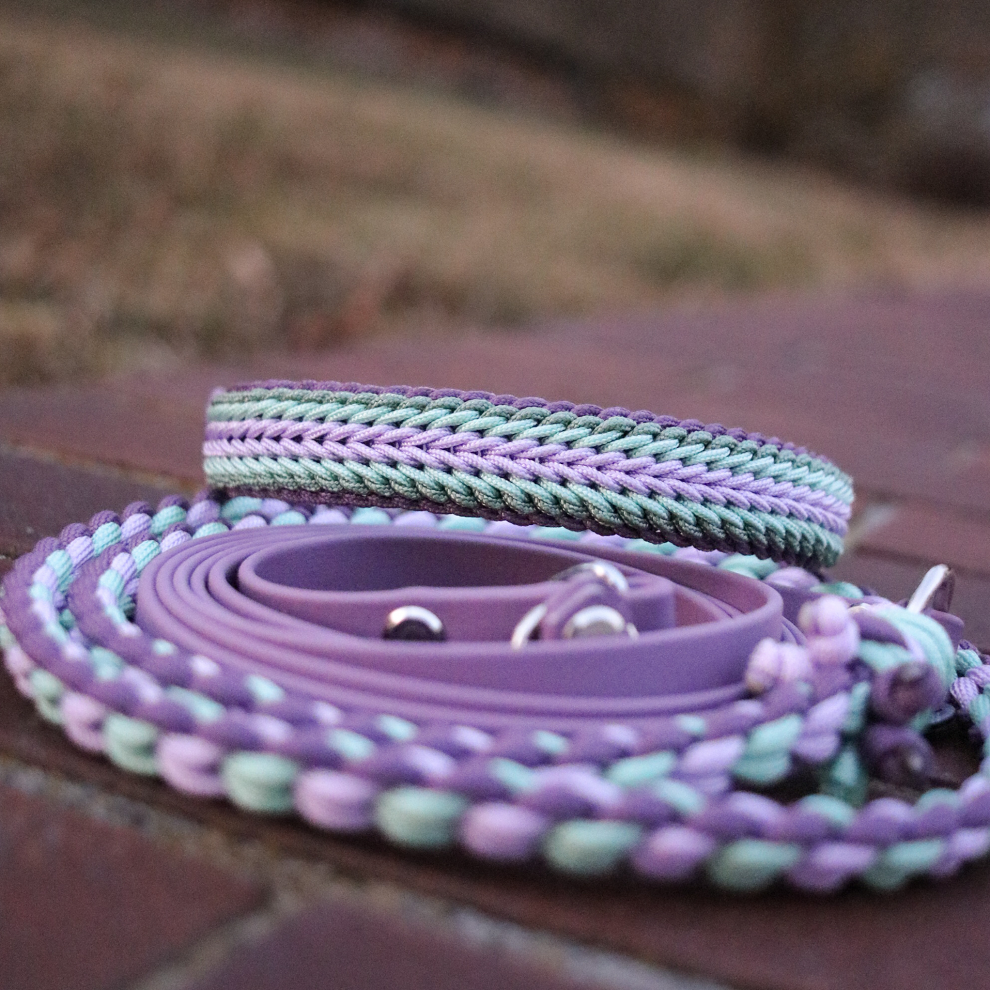 Paracordhalsband "Shining" Typ 1 in Foggy und Lila