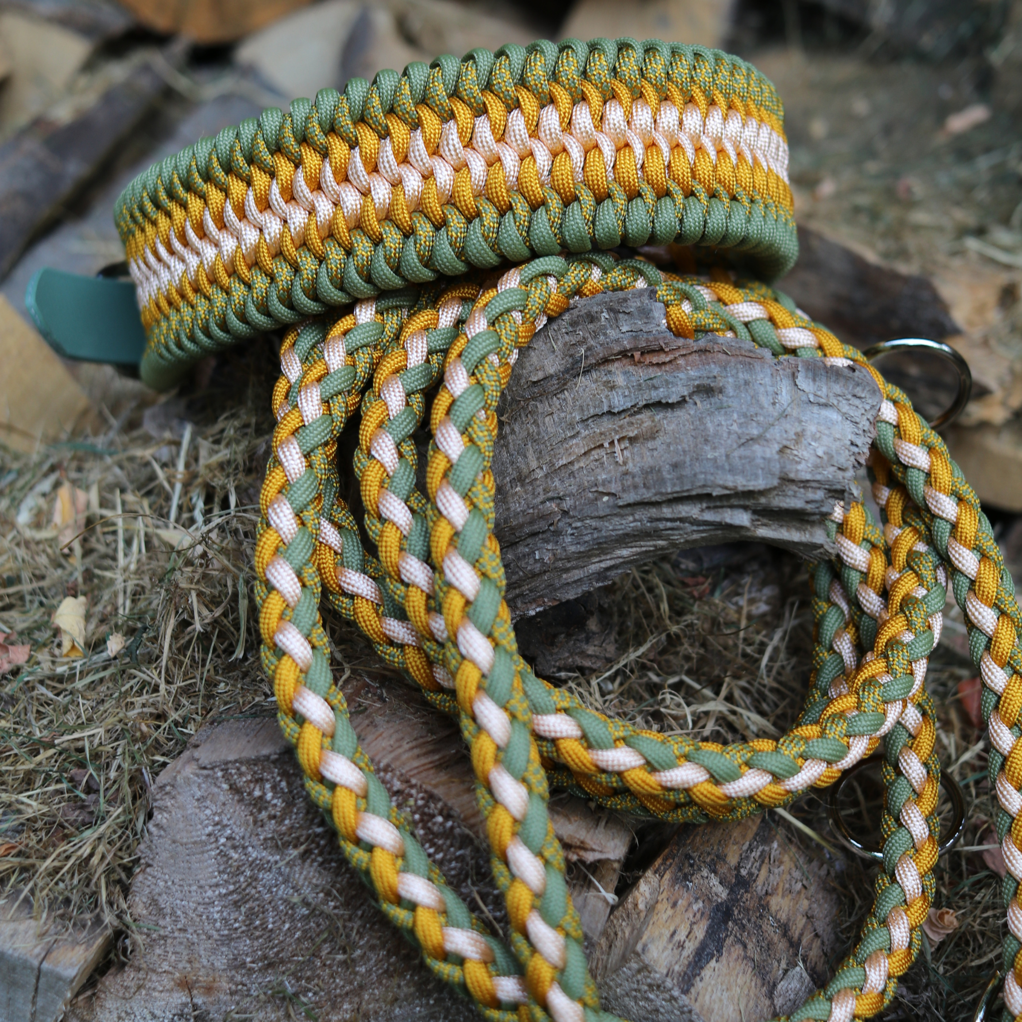 Paracordhalsband "Lilith" in Goldenrod und Moss