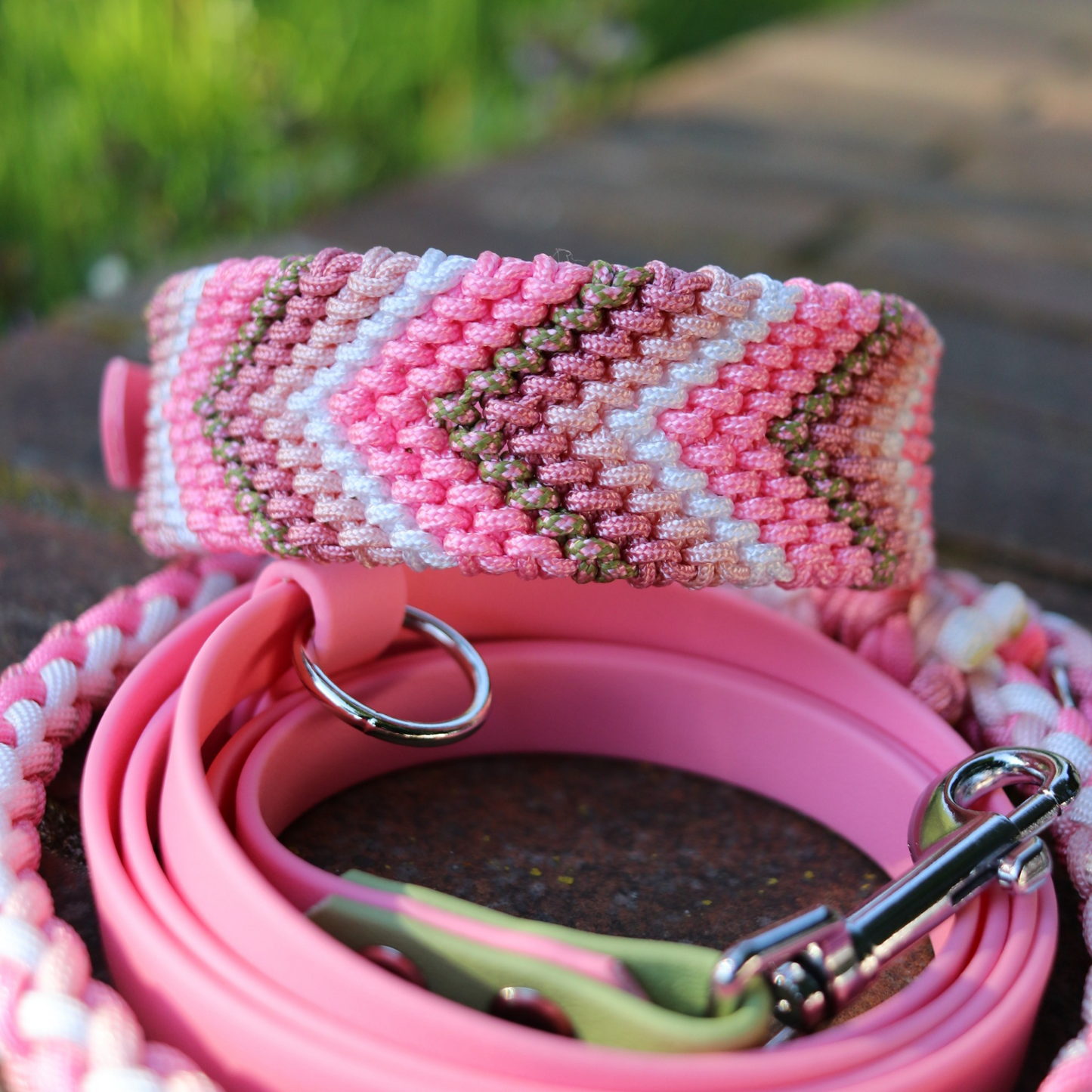 Paracordhalsband "Freundschaft" in Rosa und Grün