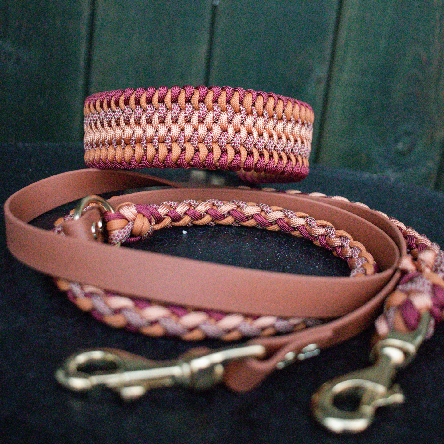 Paracordhalsband "Lilith" in Amber und Rotbraun