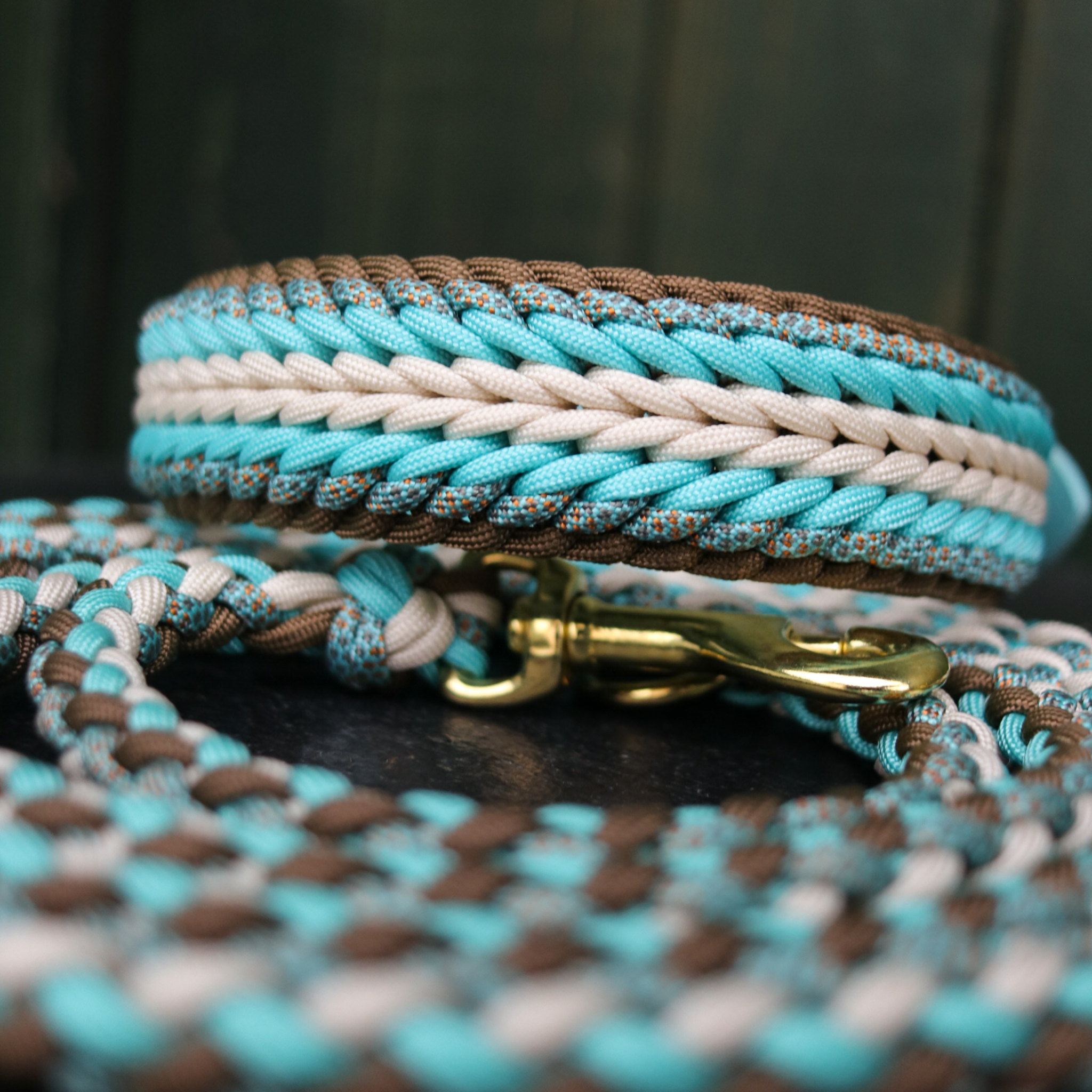 Paracordhalsband "Shining" in Türkis und Haselnuss