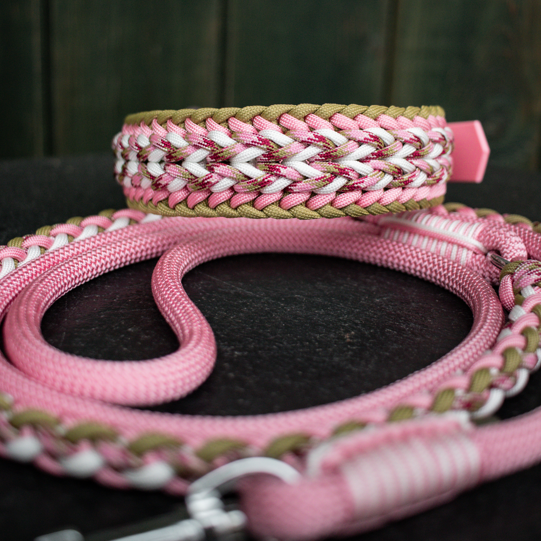 Paracordhalsband "Juno" in Rosa und Moos