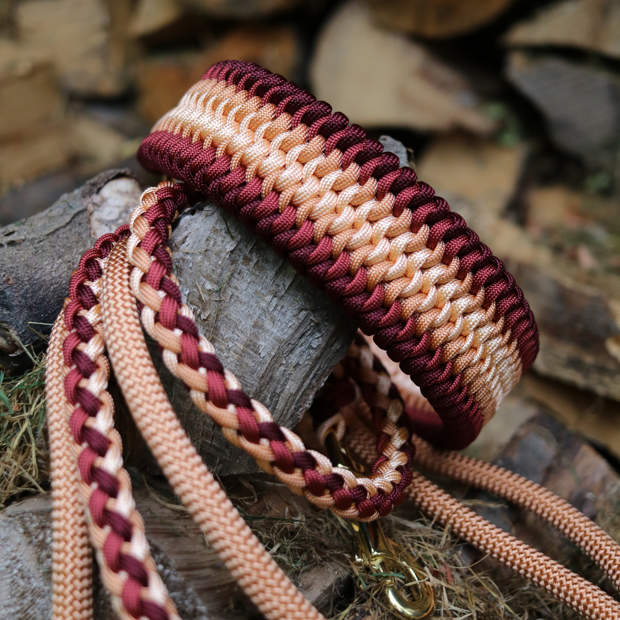 Paracordhalsband "Lilith" in Weinrot Kupfer und Dunkelrot