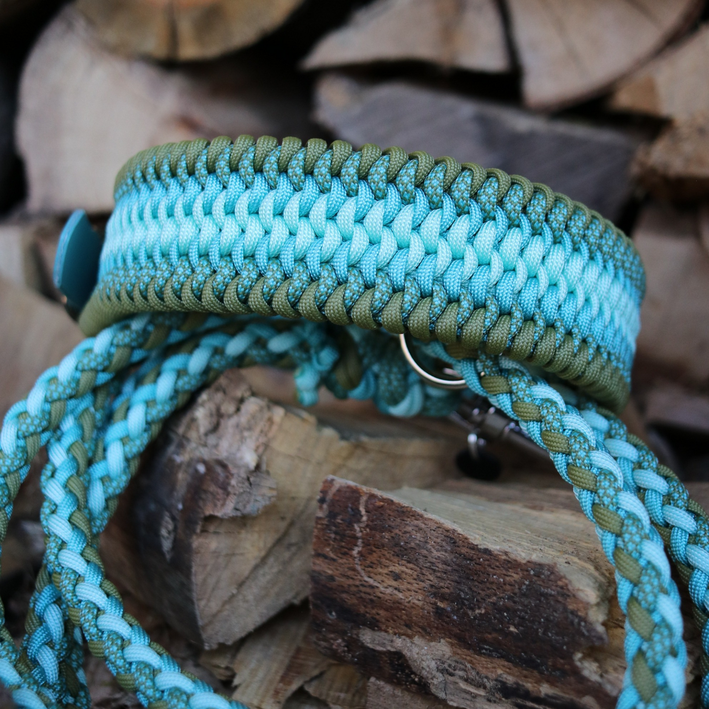 Paracordhalsband "Lilith" in Türkis und Moss