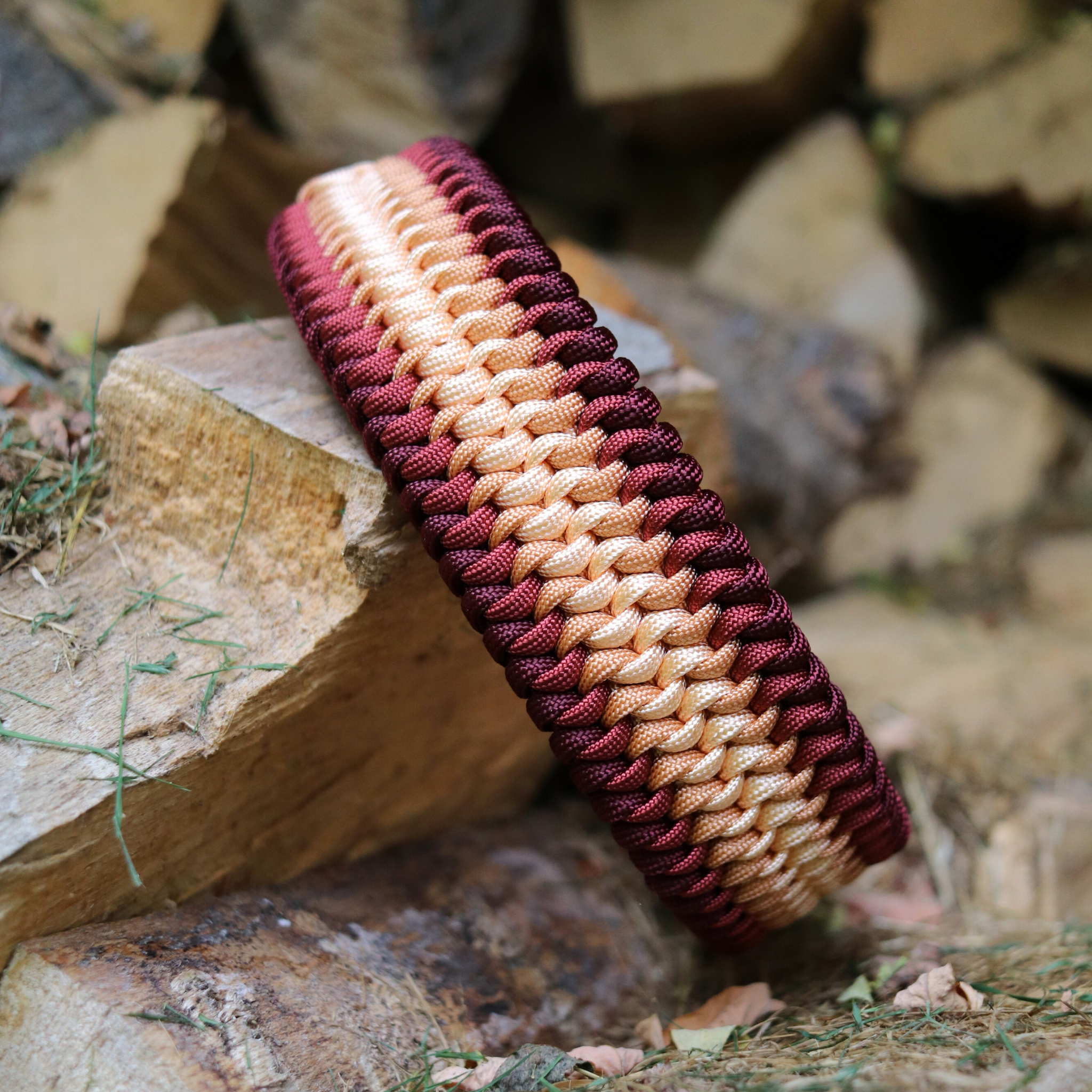 Paracordhalsband "Lilith" in Weinrot Kupfer und Dunkelrot