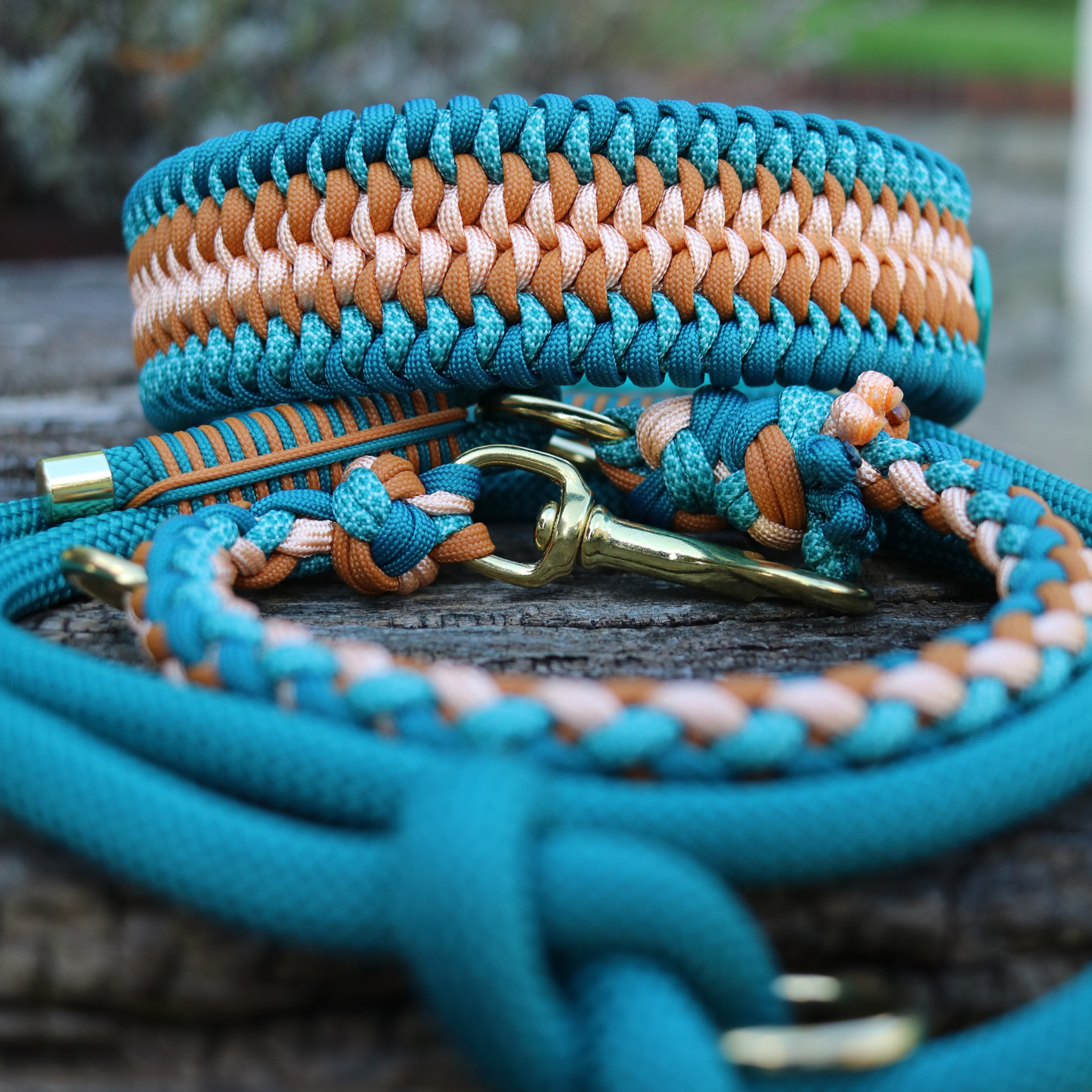 Paracordhalsband "Lilith" in Weinrot Teal und Mustard