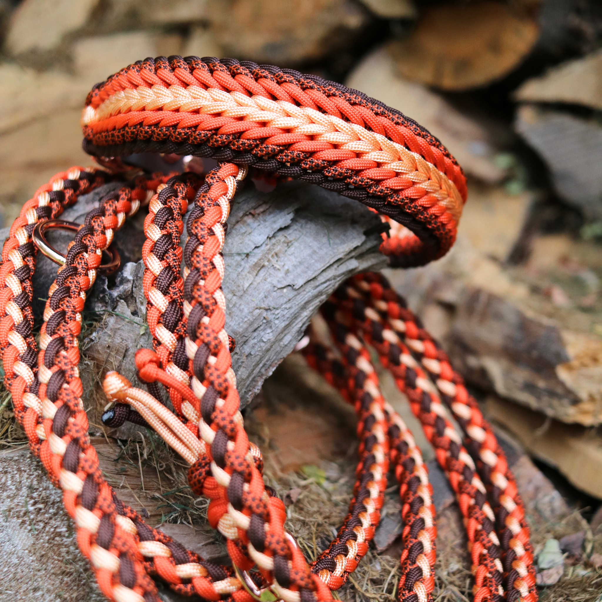 Paracordhalsband "Shining" in Orange und Walnuss